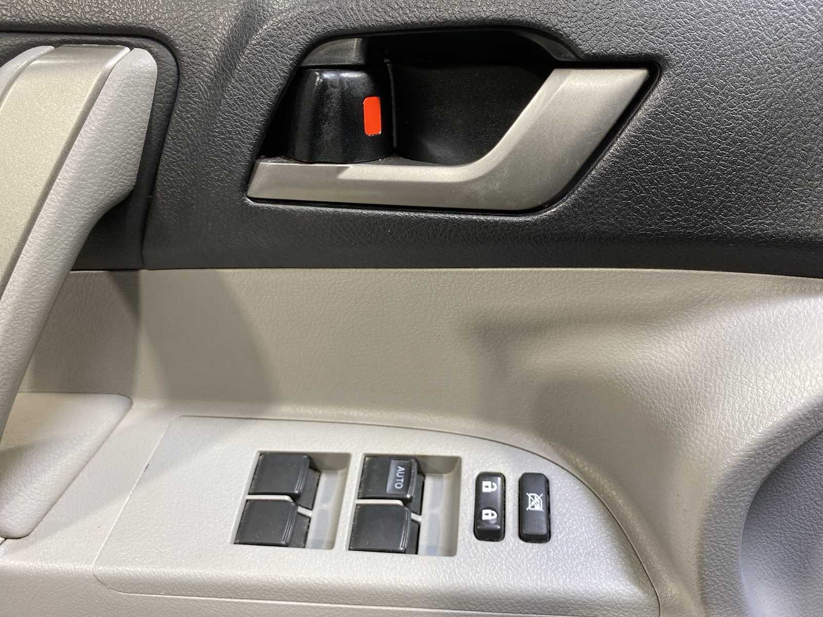 Thumbnail: 2013 Toyota Highlander - 23