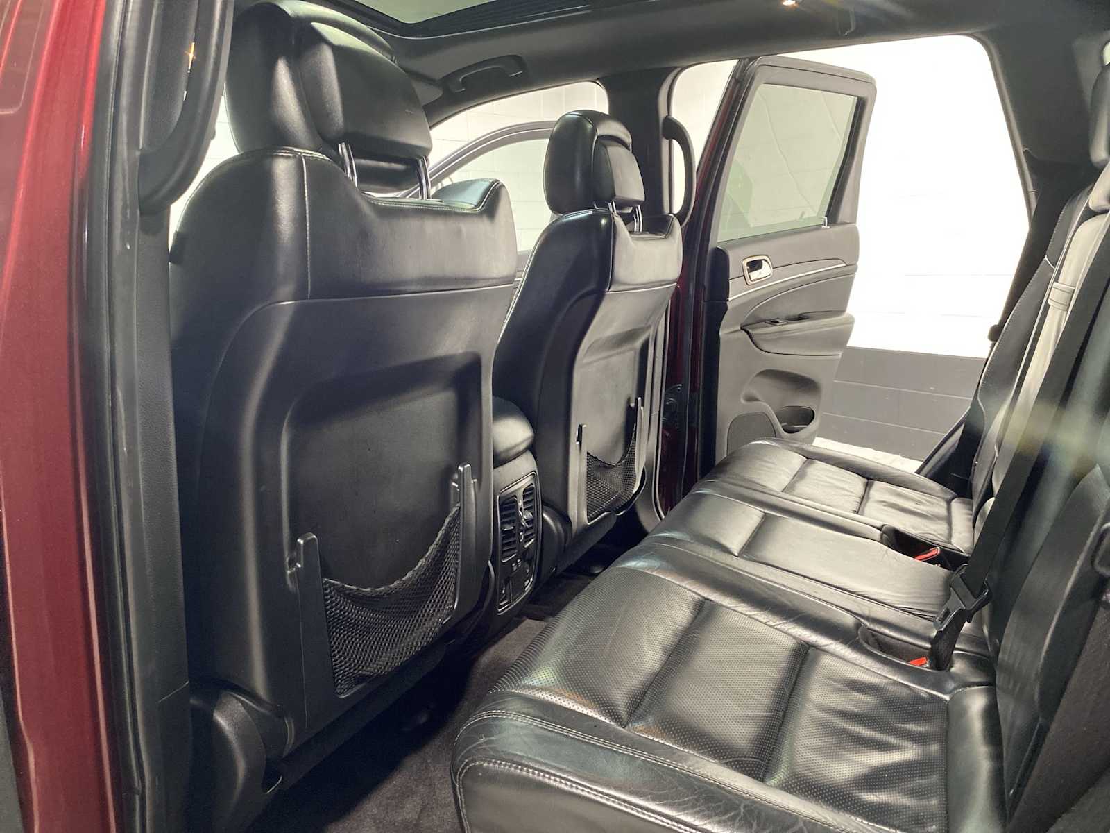 Thumbnail: 2016 Jeep Grand Cherokee - 12