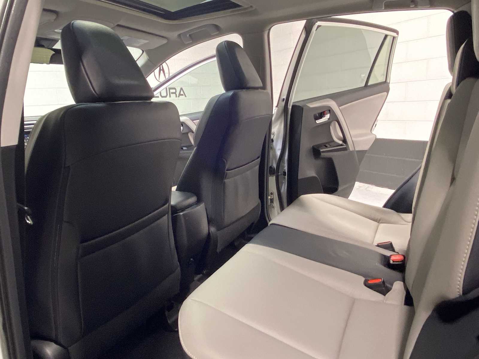 Thumbnail: 2016 Toyota RAV4 - 12