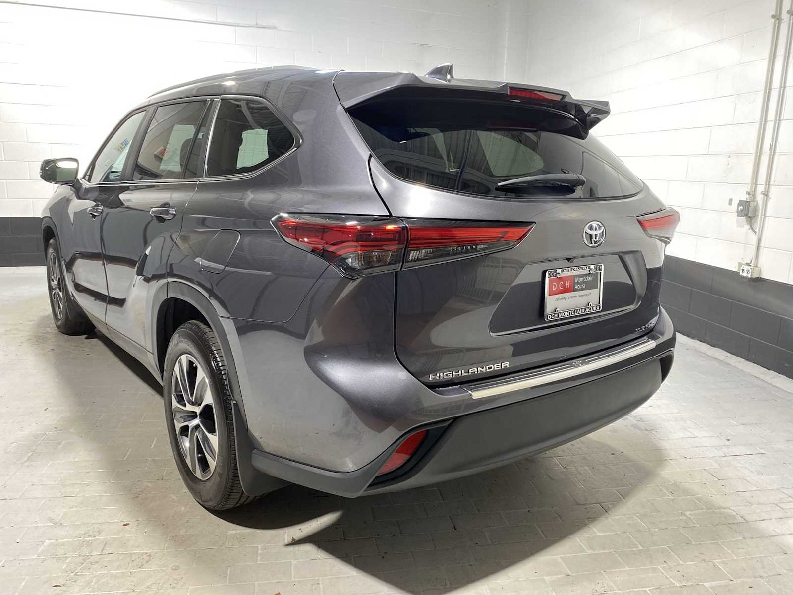 Thumbnail: 2023 Toyota Highlander - 4