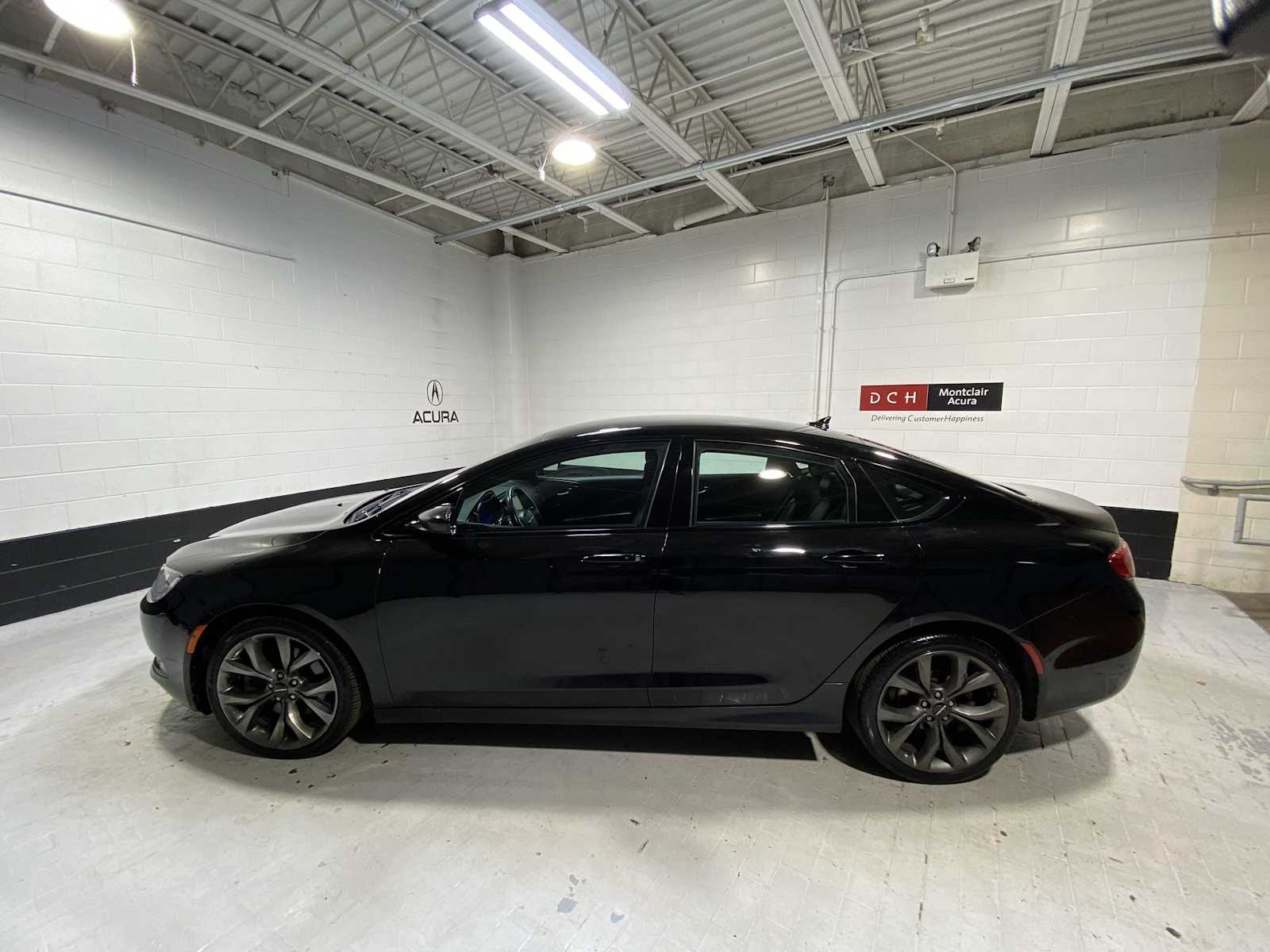 2015 Chrysler 200 S photo 3