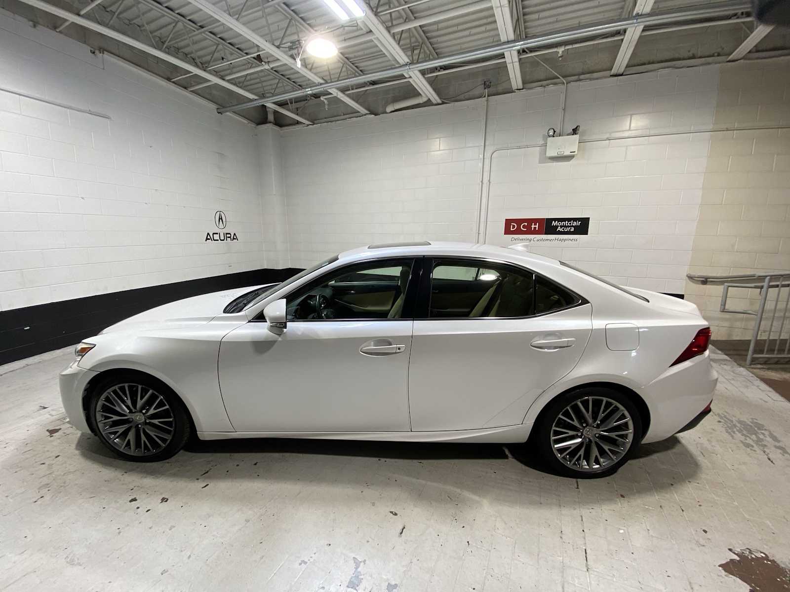 Thumbnail: 2016 Lexus IS - 3