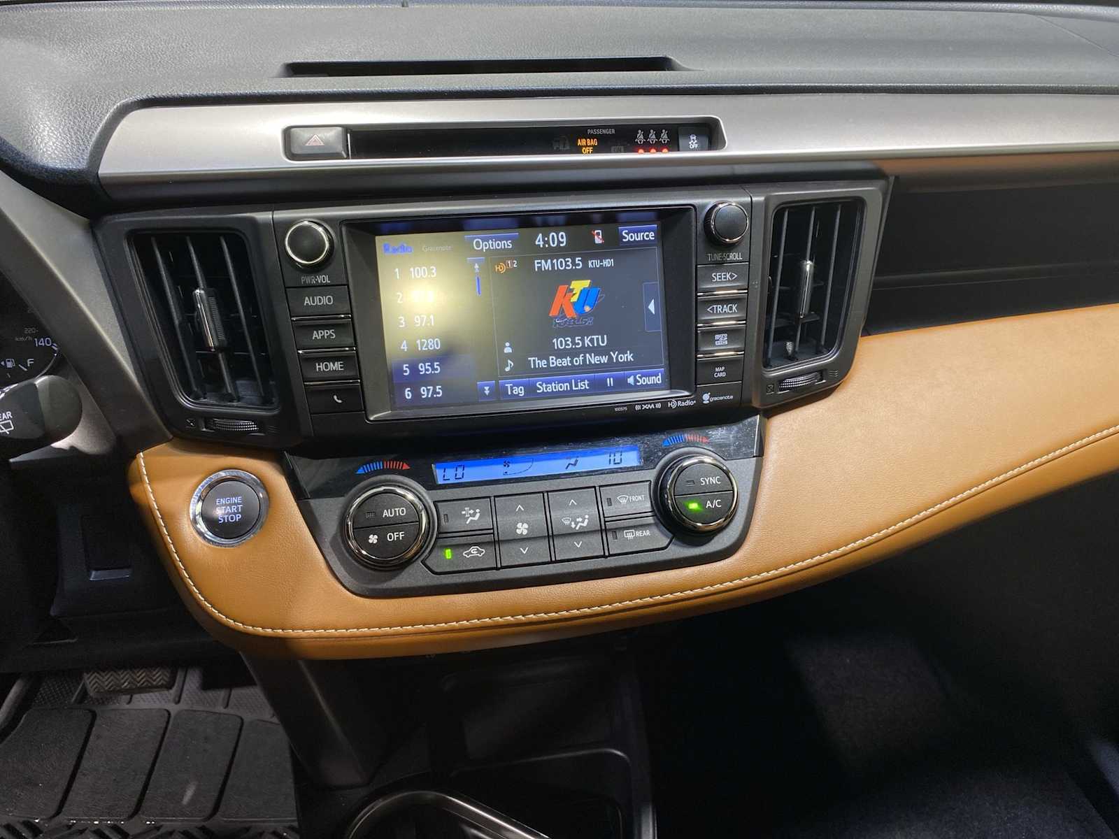 Thumbnail: 2018 Toyota RAV4 - 16