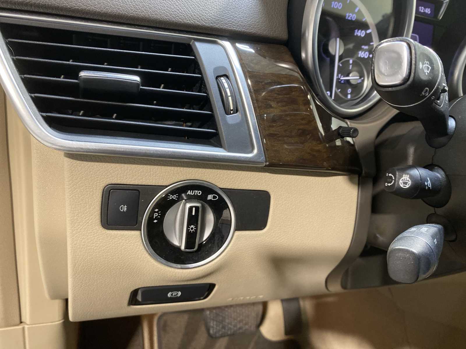 Thumbnail: 2015 Mercedes-Benz M-Class - 24