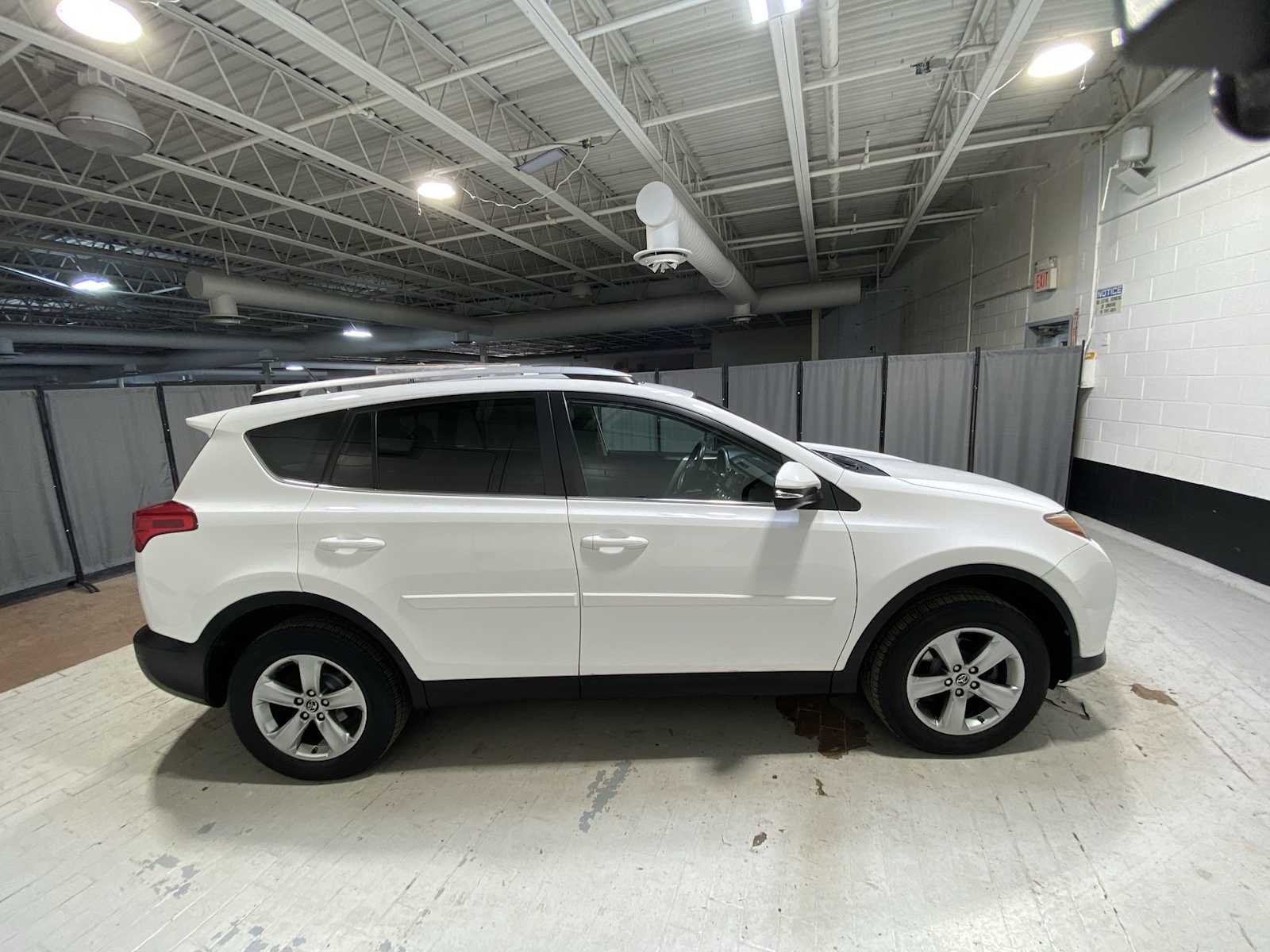 Thumbnail: 2015 Toyota RAV4 - 27