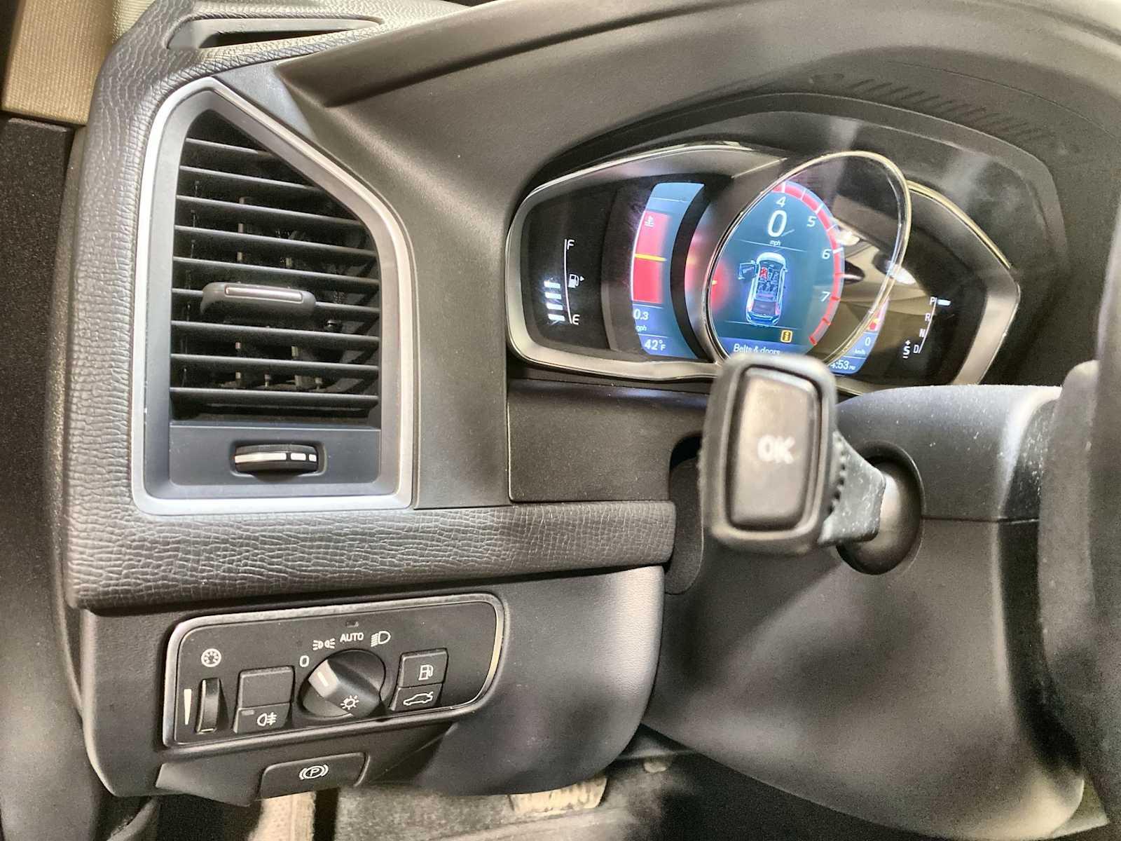 Thumbnail: 2016 Volvo XC60 - 23