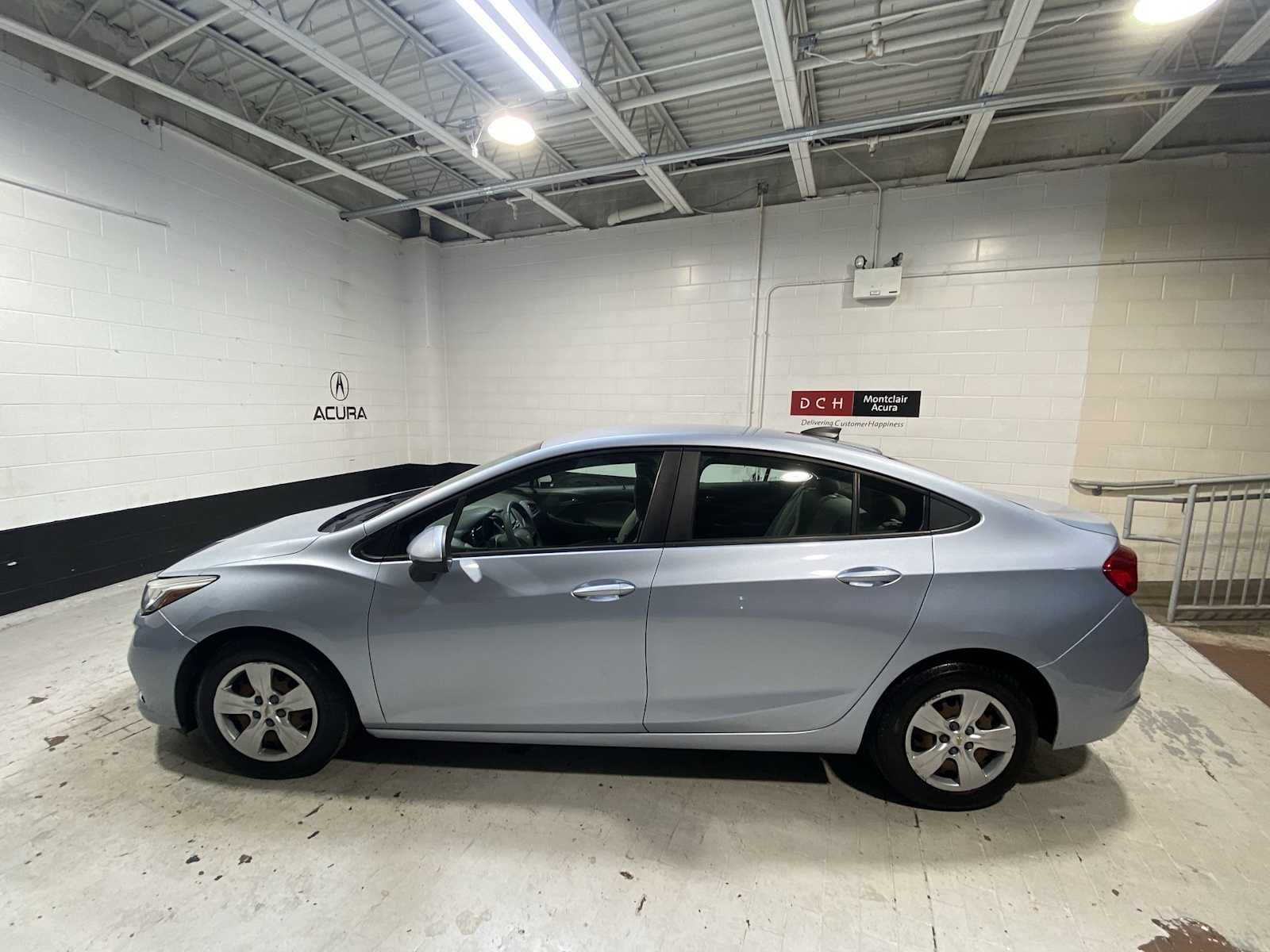 Thumbnail: 2018 Chevrolet Cruze - 3