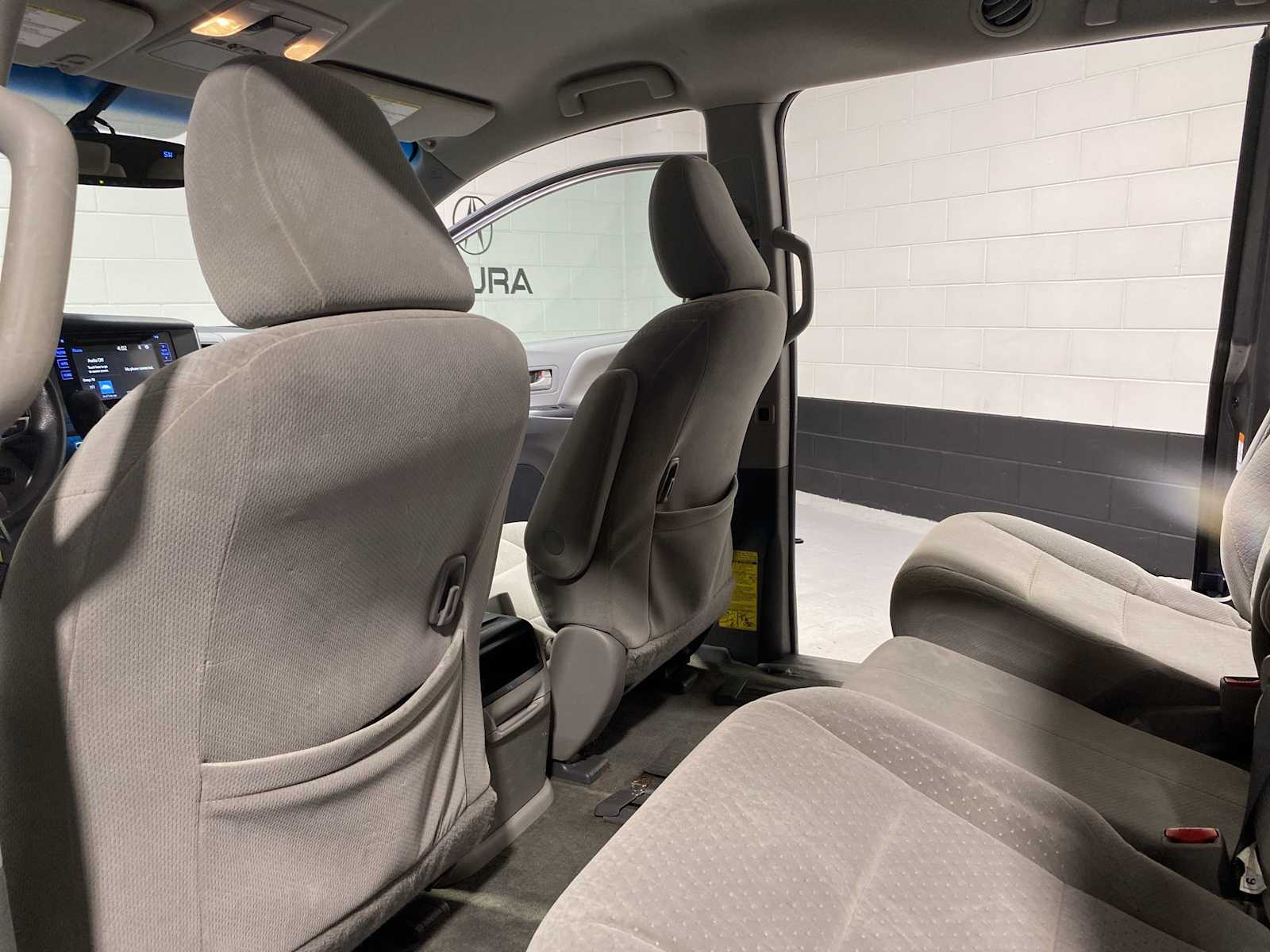 Thumbnail: 2015 Toyota Sienna - 12