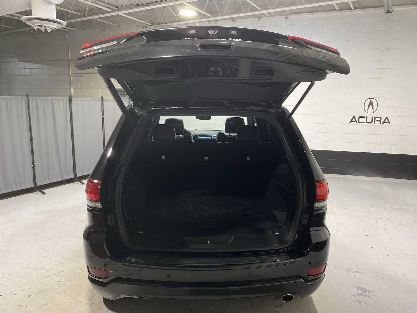 Thumbnail: 2018 Jeep Grand Cherokee - 19