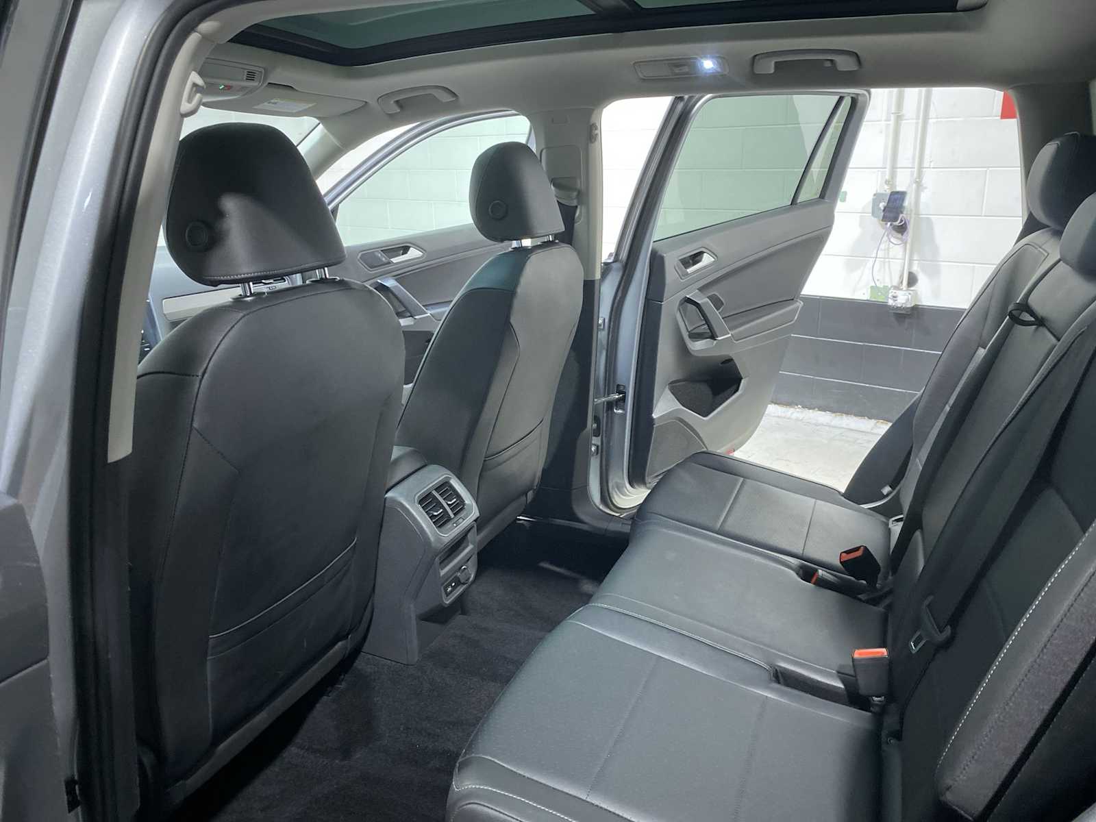 Thumbnail: 2020 Volkswagen Tiguan - 12