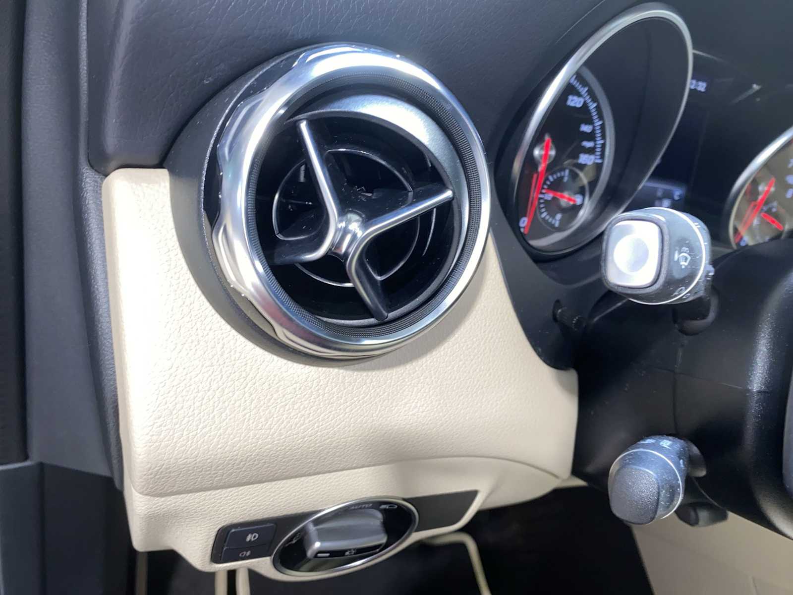 Thumbnail: 2018 Mercedes-Benz GLA - 24