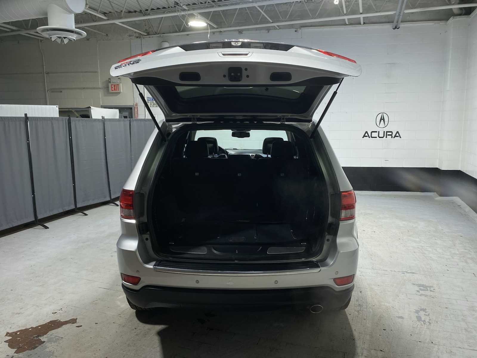 Thumbnail: 2012 Jeep Grand Cherokee - 19