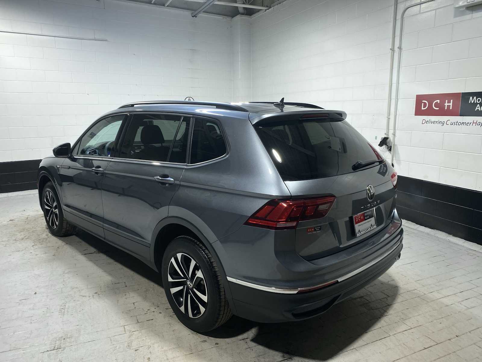 Thumbnail: 2022 Volkswagen Tiguan - 4