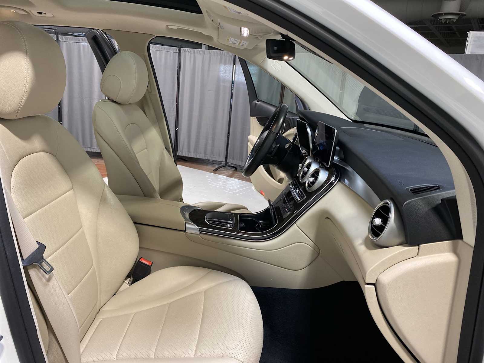2021 Mercedes-Benz GLC 300 14