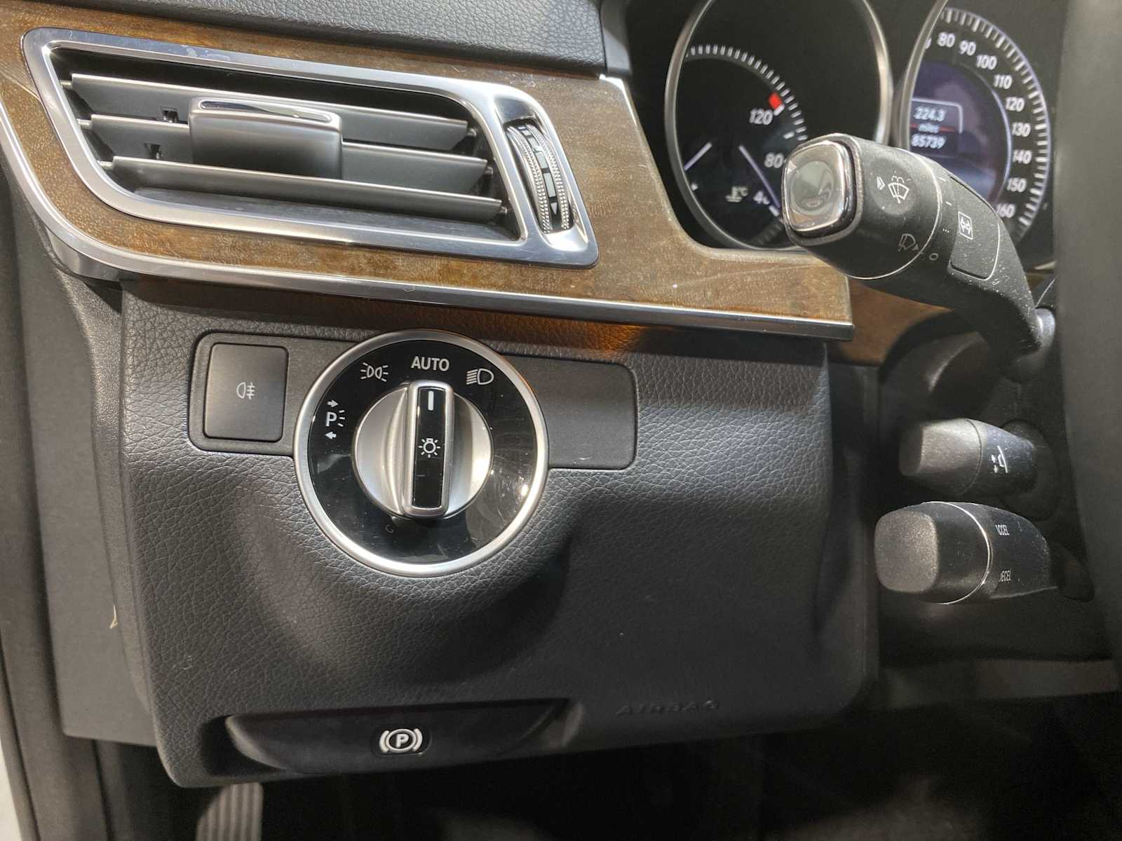 Thumbnail: 2014 Mercedes-Benz E-Class - 24