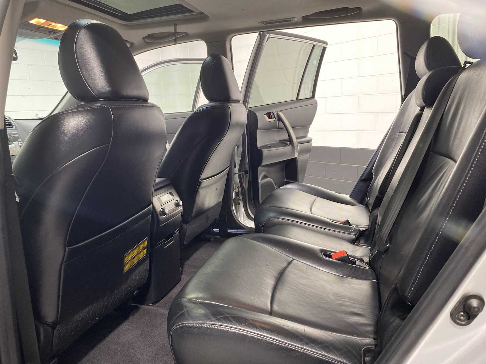 Thumbnail: 2010 Toyota Highlander - 12
