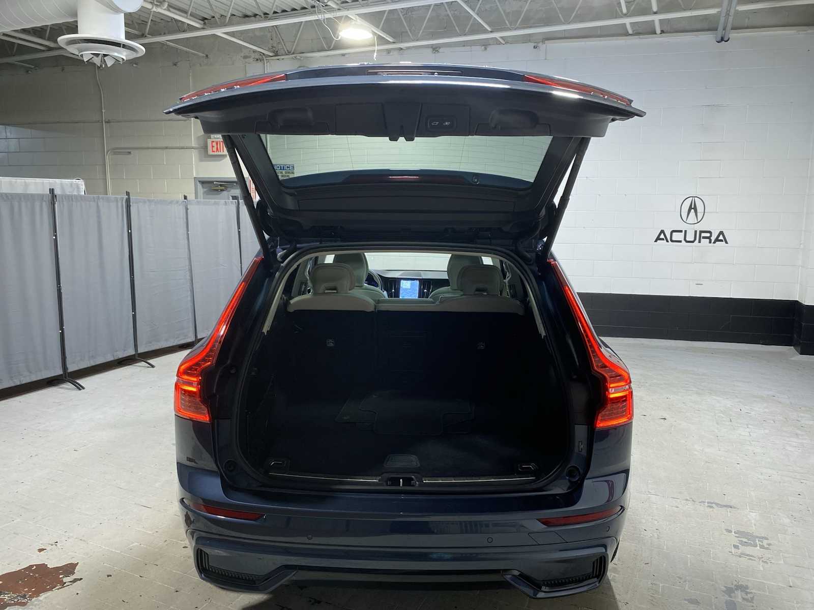 Thumbnail: 2023 Volvo XC60 - 19