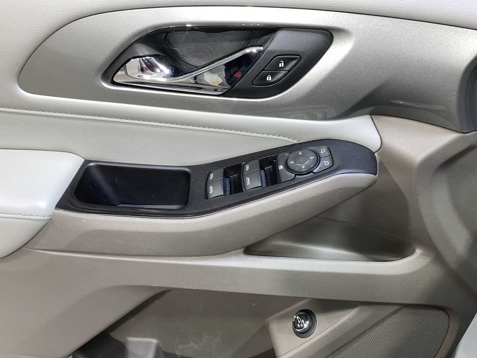 Thumbnail: 2020 Chevrolet Traverse - 23