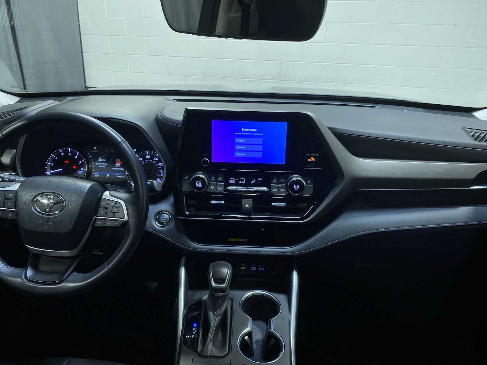 Thumbnail: 2023 Toyota Highlander - 10