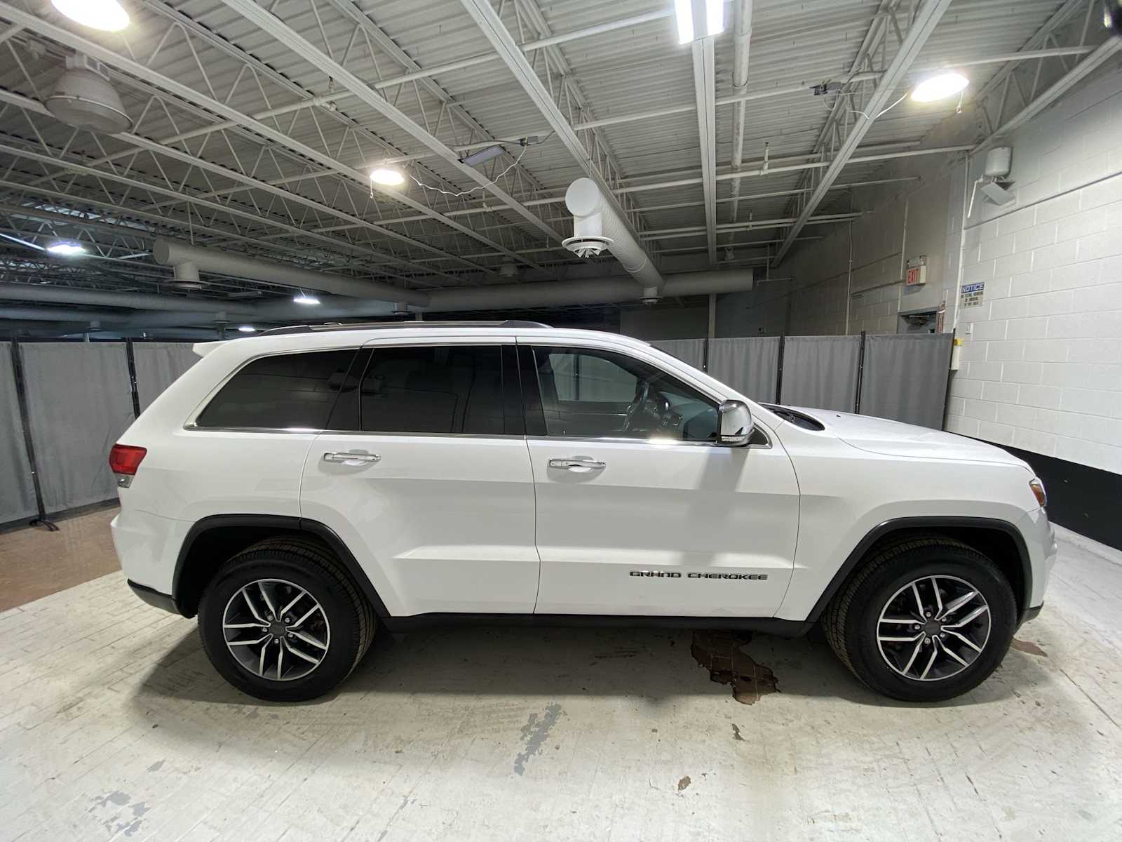 Thumbnail: 2019 Jeep Grand Cherokee - 27