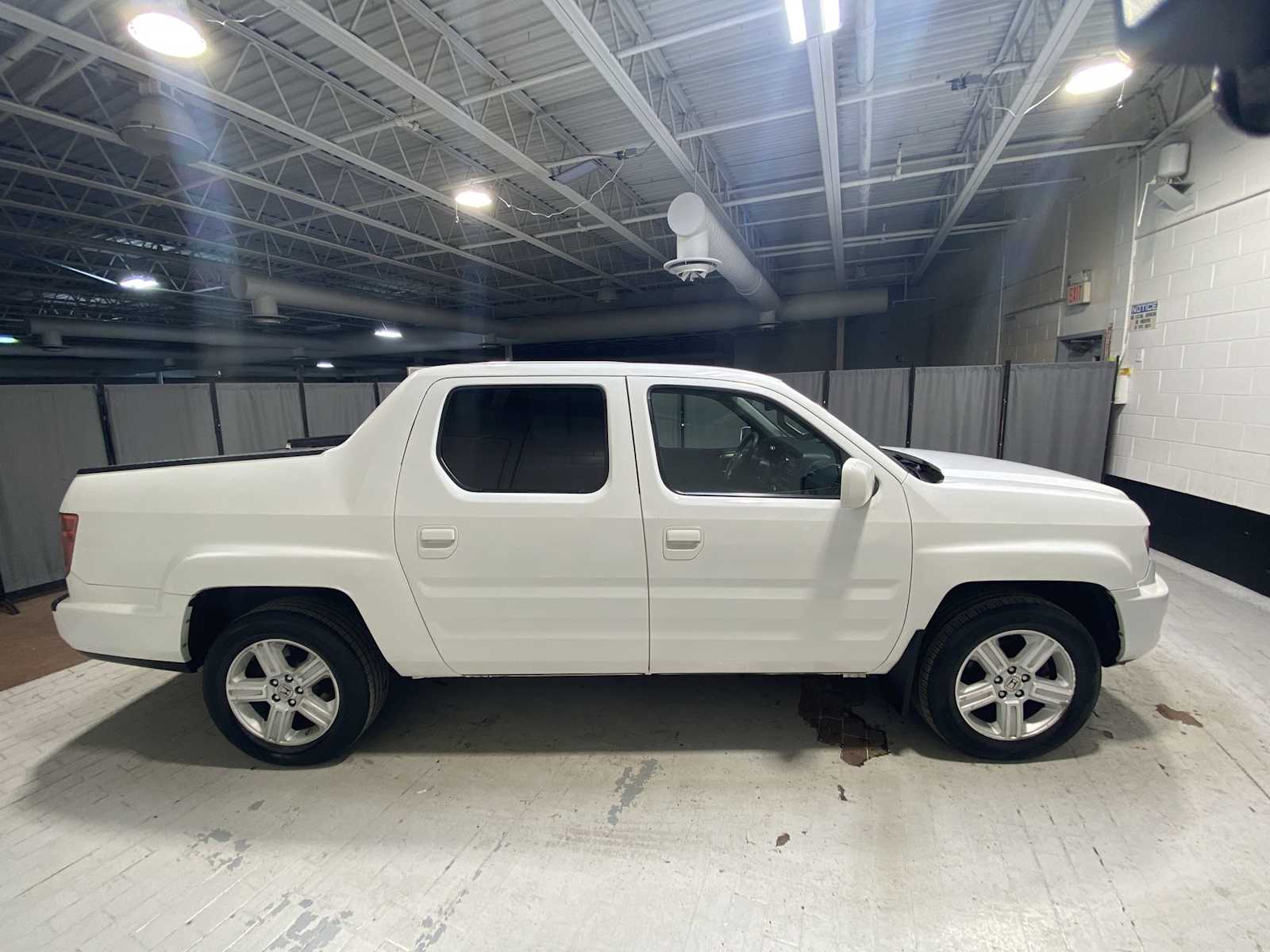 Thumbnail: 2014 Honda Ridgeline - 27