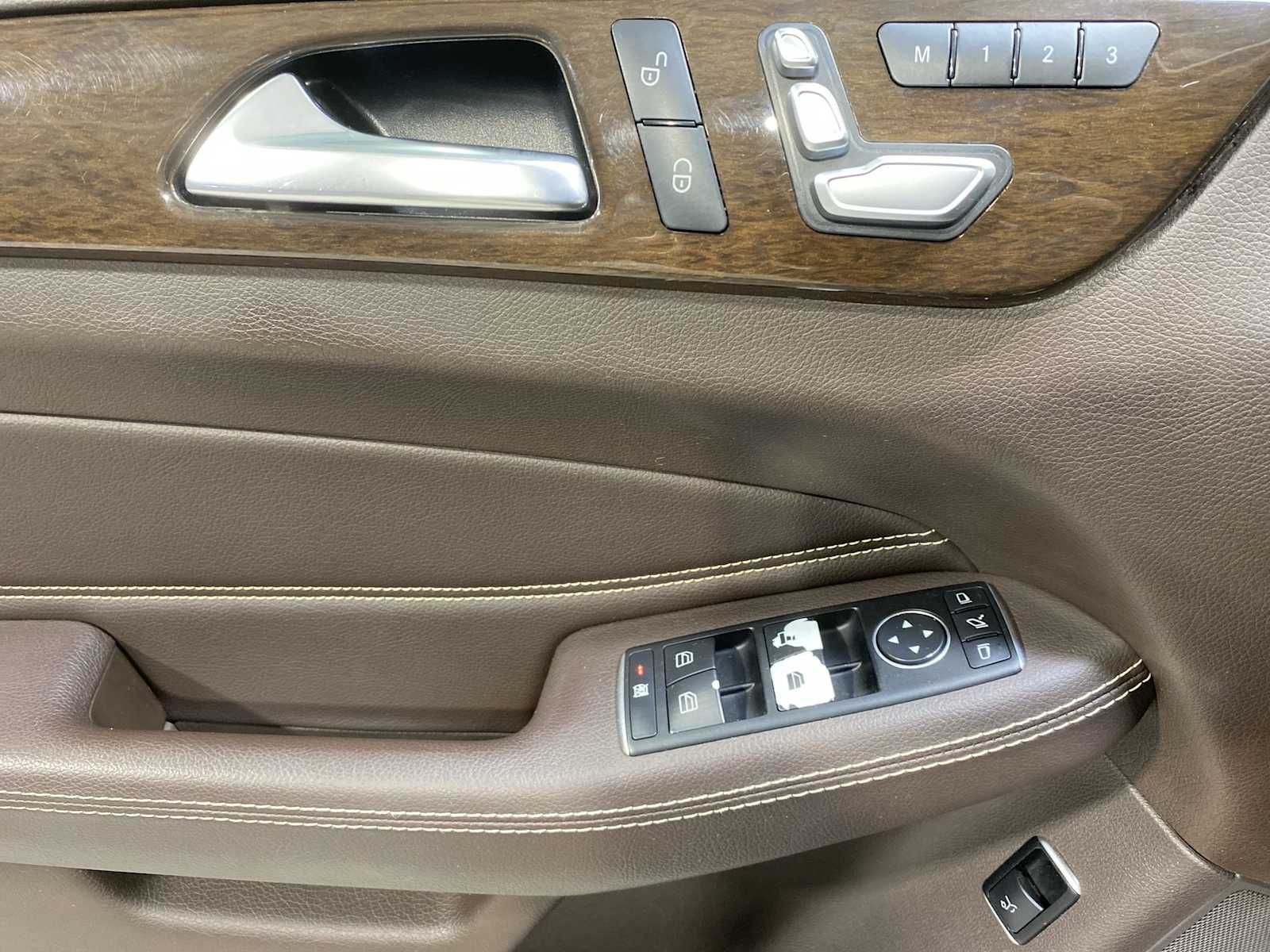 Thumbnail: 2016 Mercedes-Benz GLE - 23