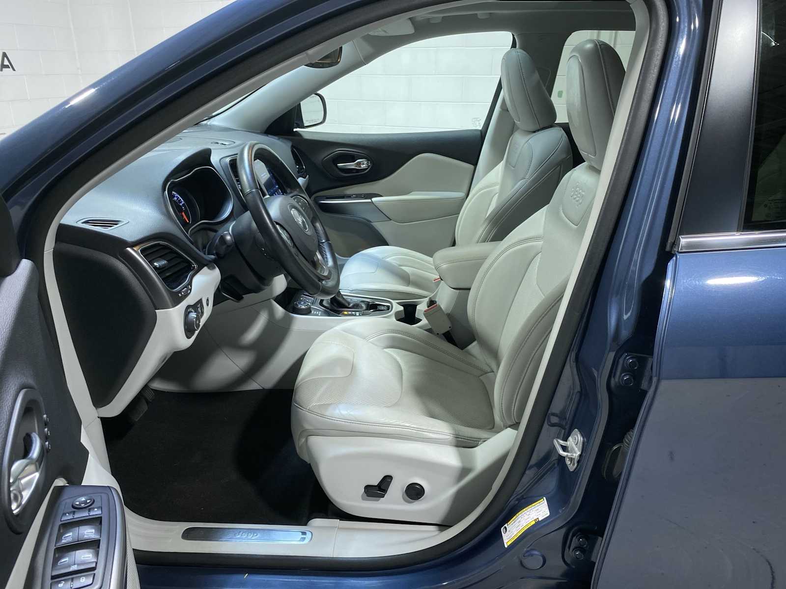 Thumbnail: 2020 Jeep Cherokee - 2