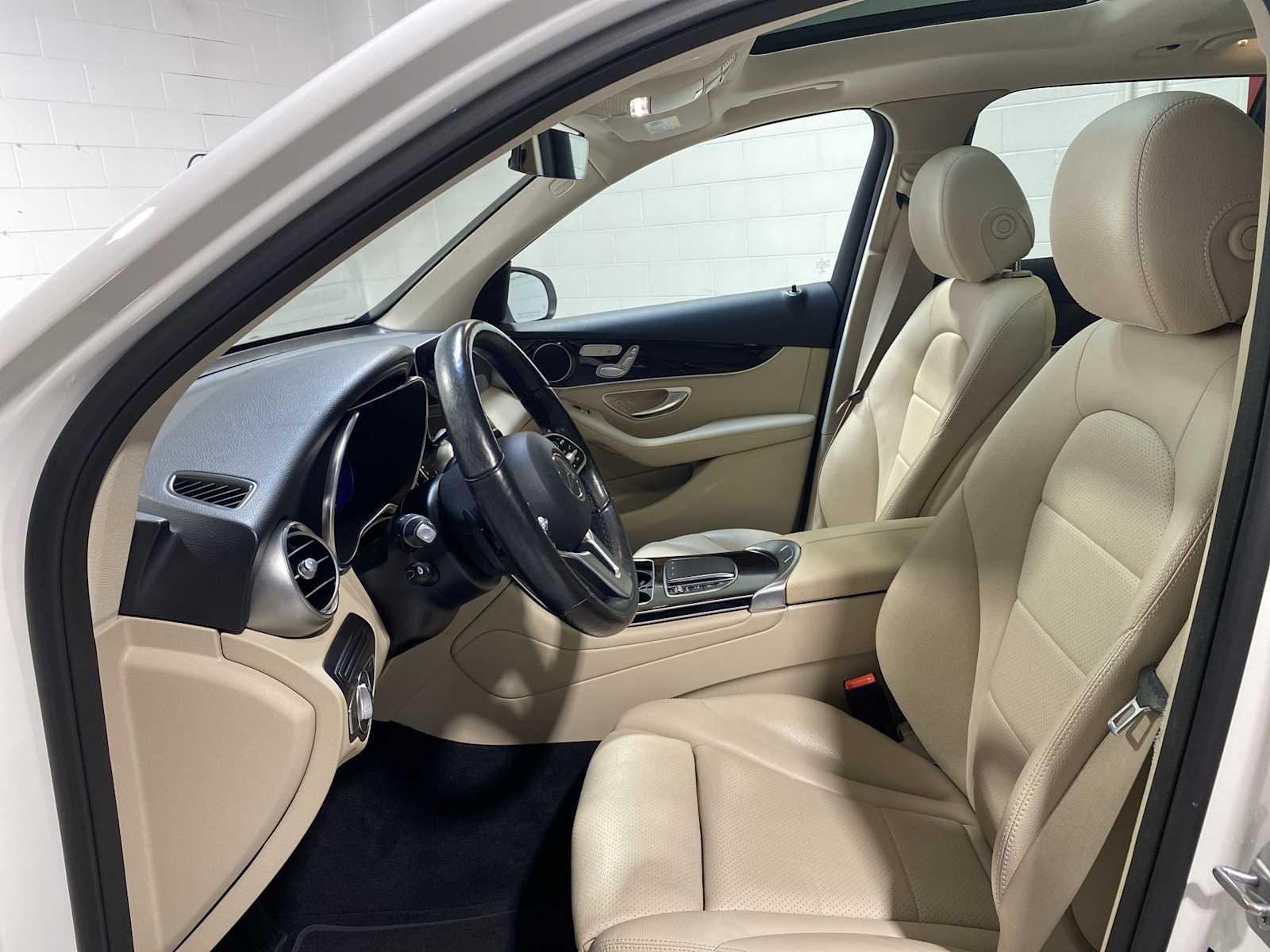 2021 Mercedes-Benz GLC 300 2