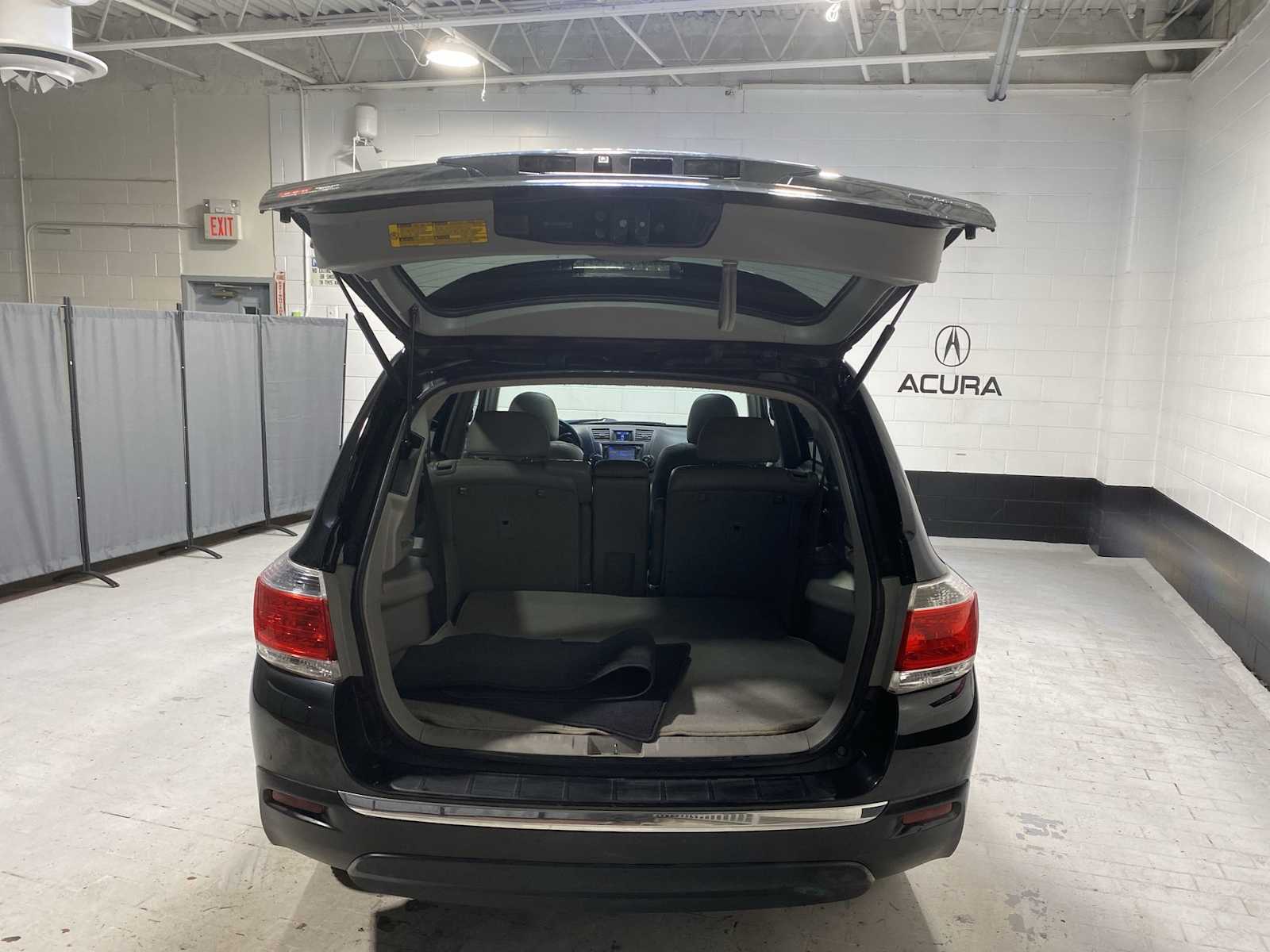 Thumbnail: 2013 Toyota Highlander - 19