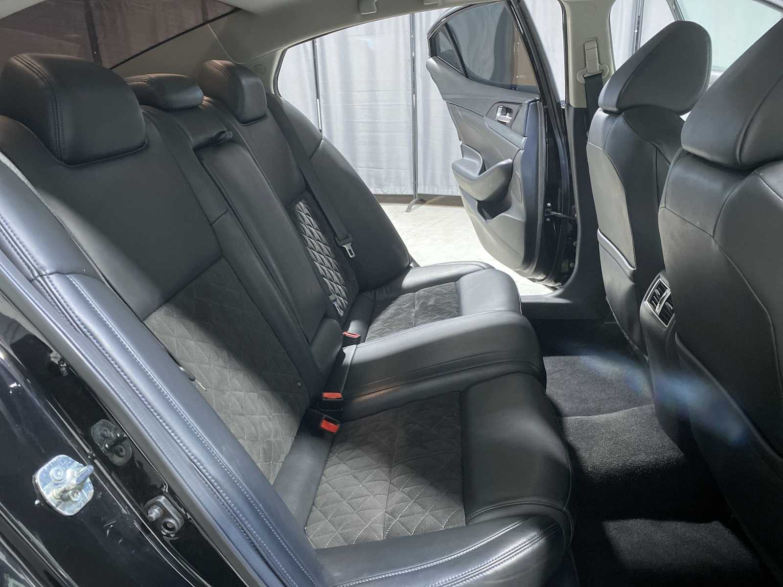 Thumbnail: 2017 Nissan Maxima - 14