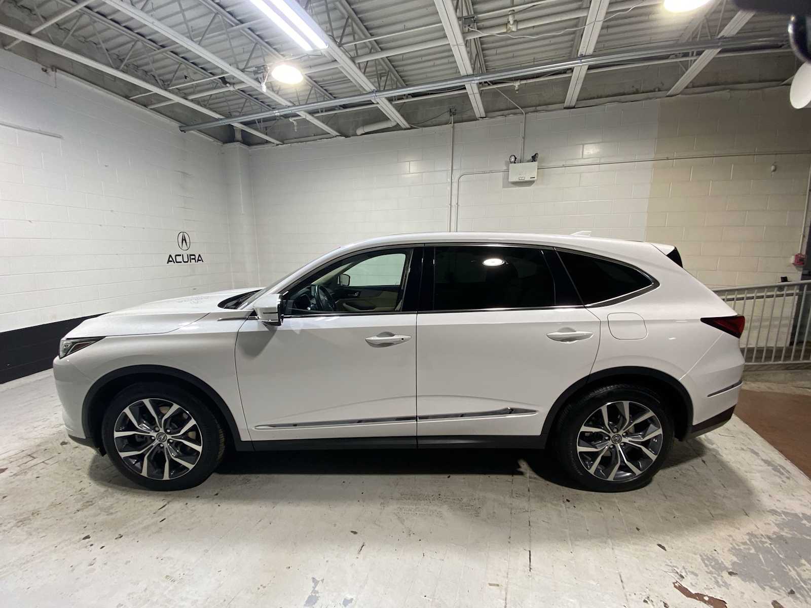 Thumbnail: 2023 Acura MDX - 3