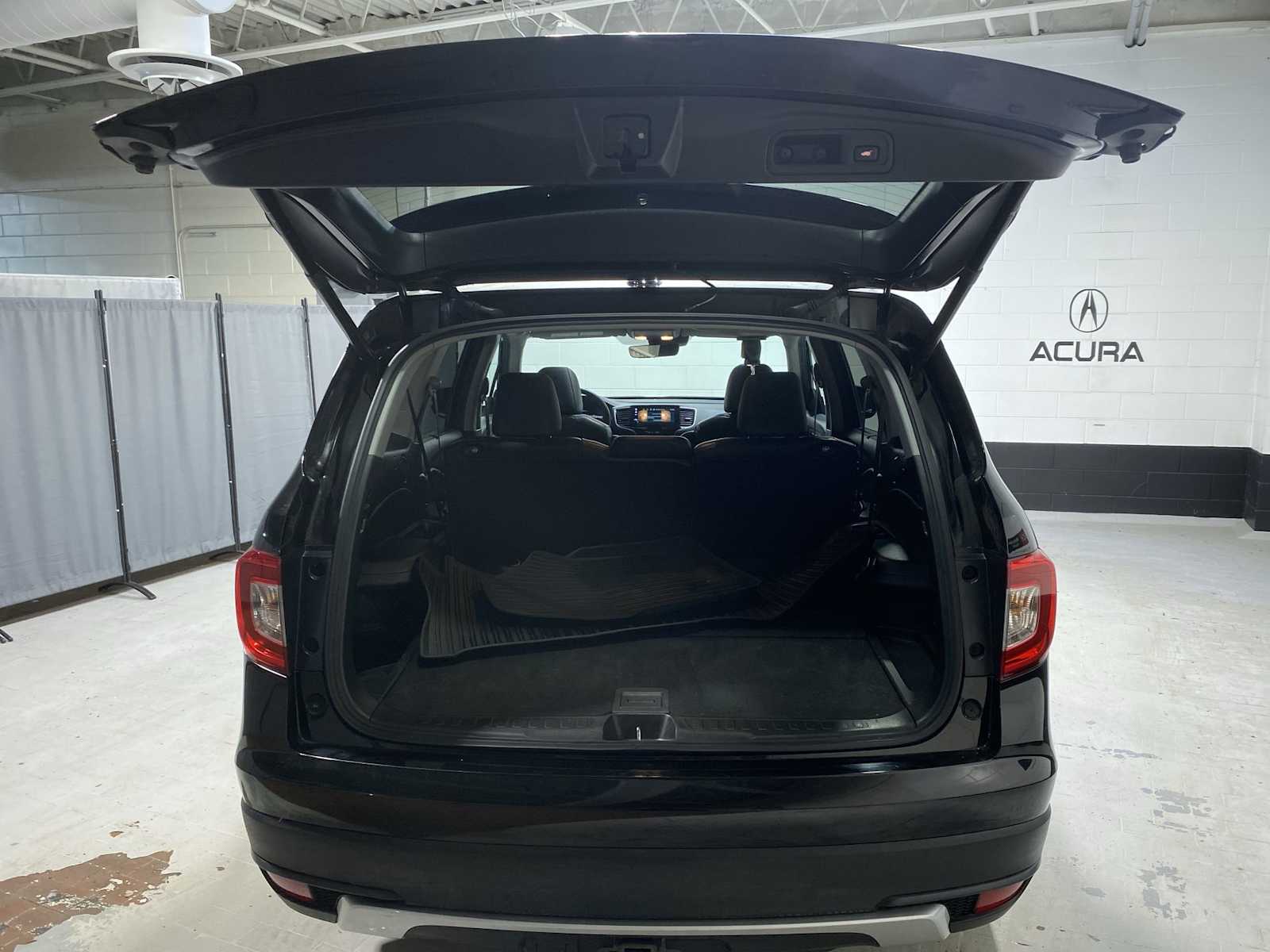 Thumbnail: 2019 Honda Pilot - 19