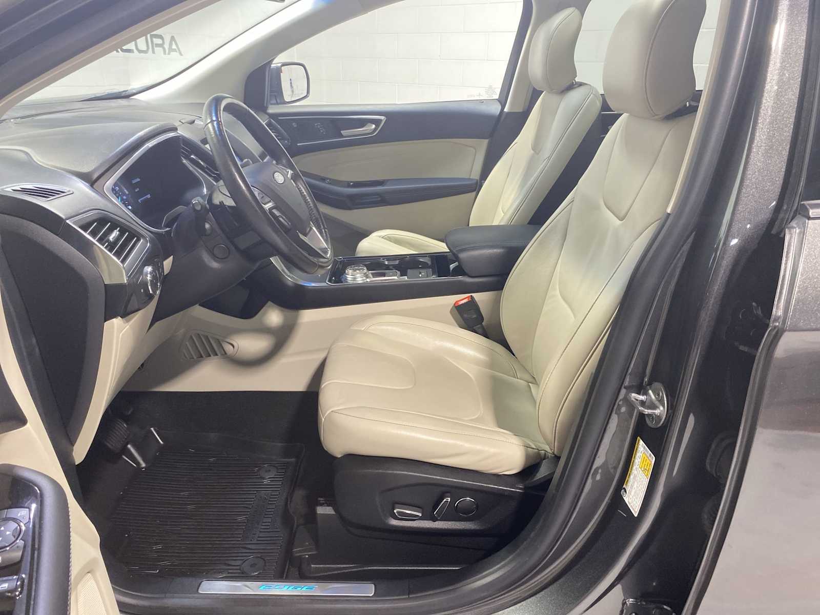 Thumbnail: 2019 Ford Edge - 2