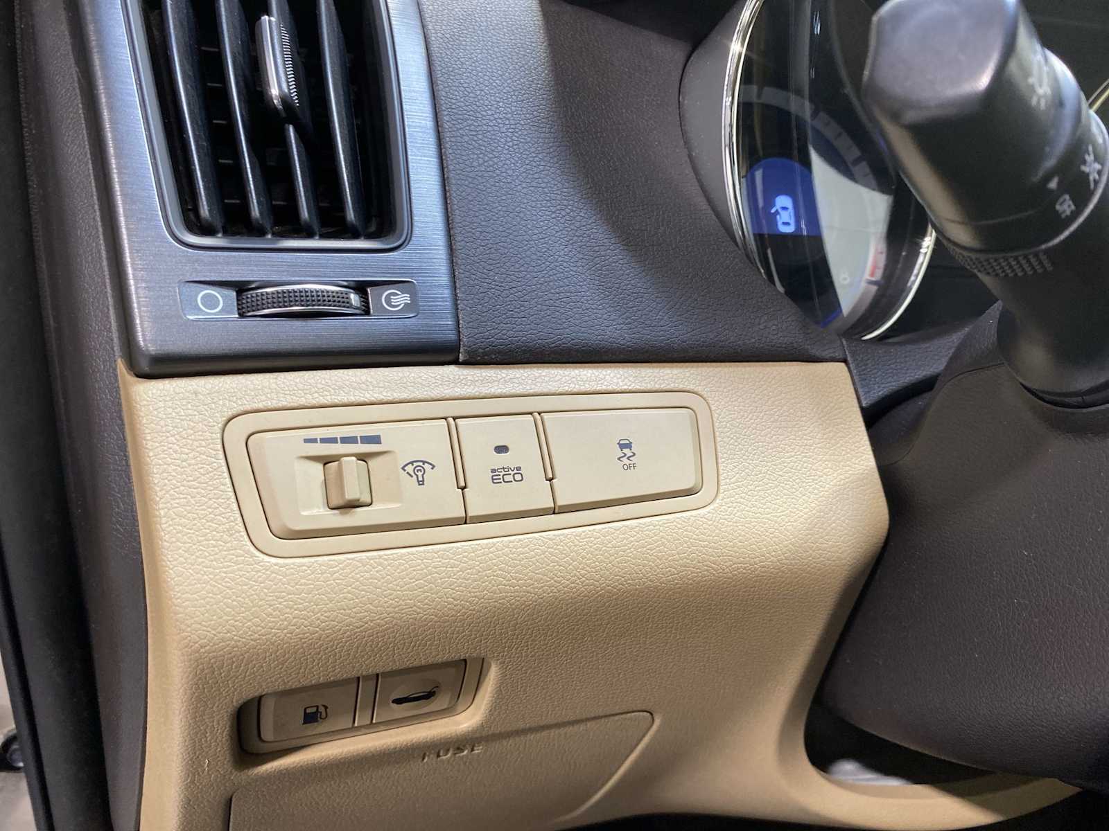 Thumbnail: 2011 Hyundai Sonata - 24
