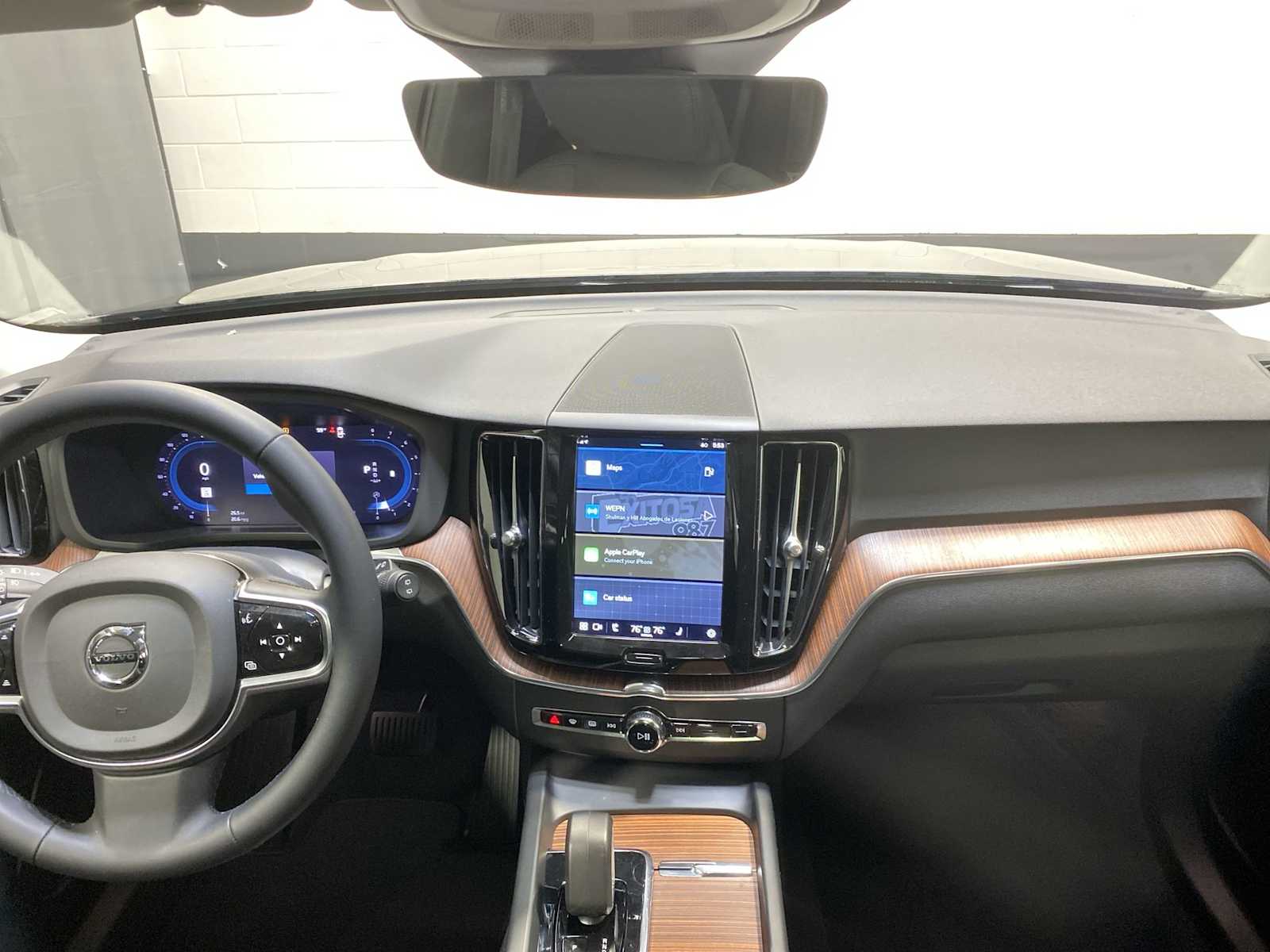 Thumbnail: 2023 Volvo XC60 - 10