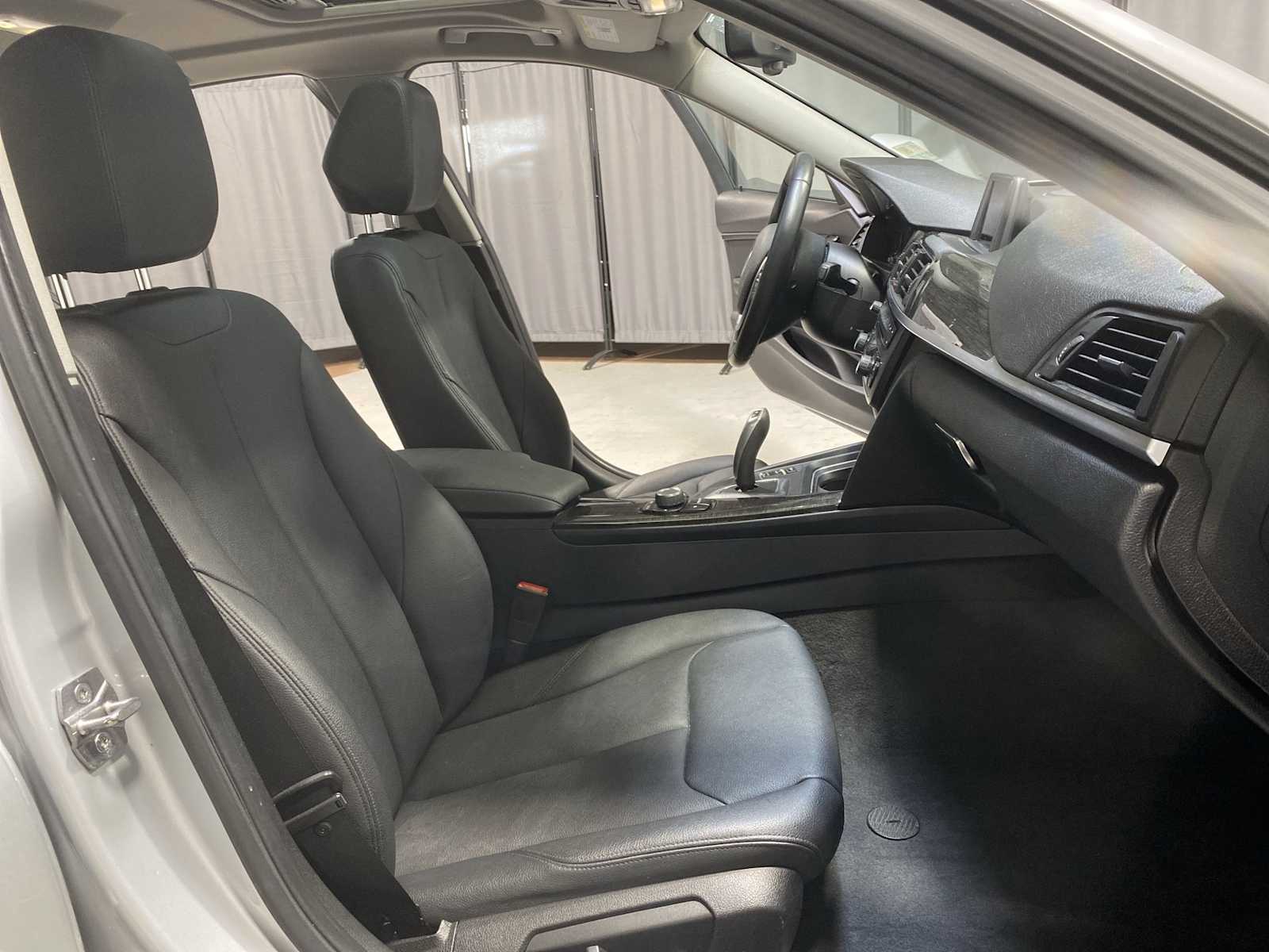 Thumbnail: 2015 BMW 3 Series - 14