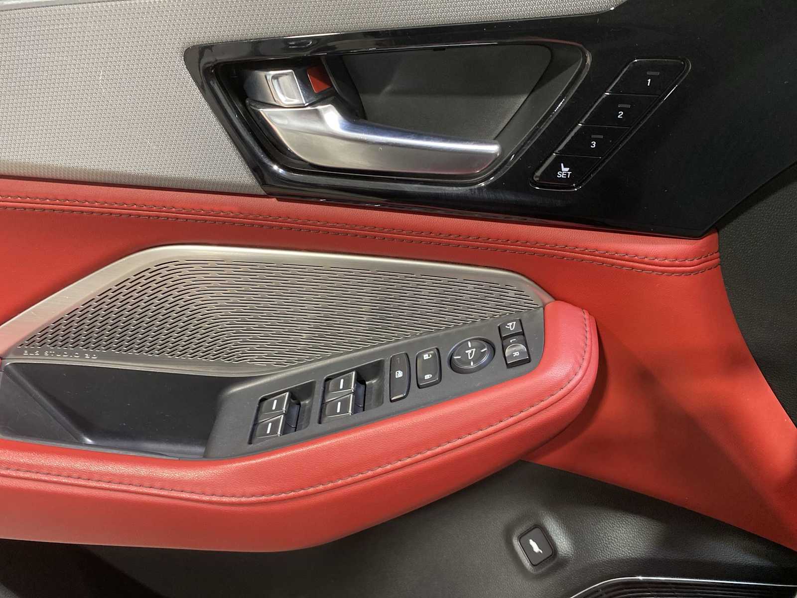 Thumbnail: 2023 Acura MDX - 23