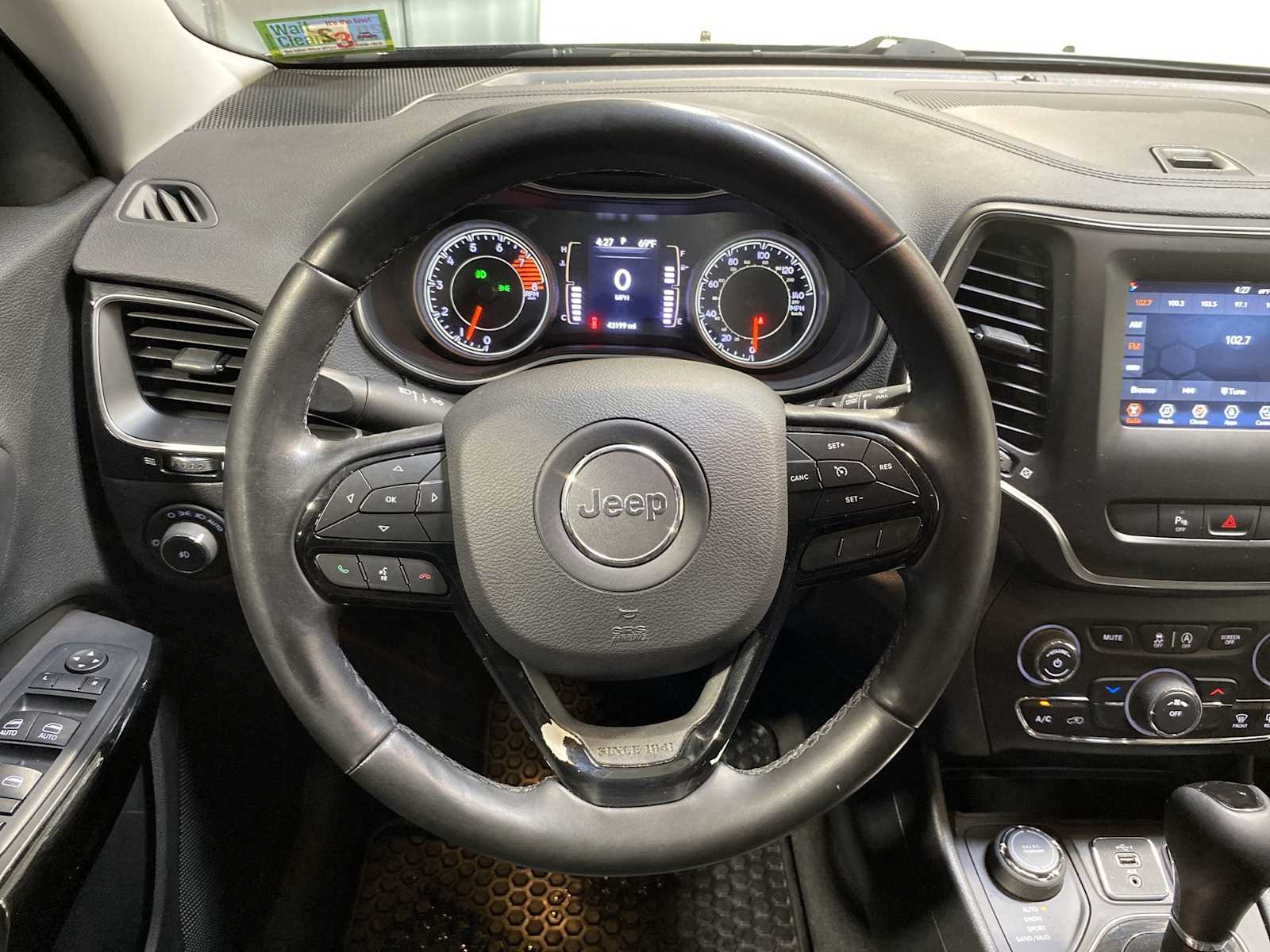 Thumbnail: 2020 Jeep Cherokee - 15