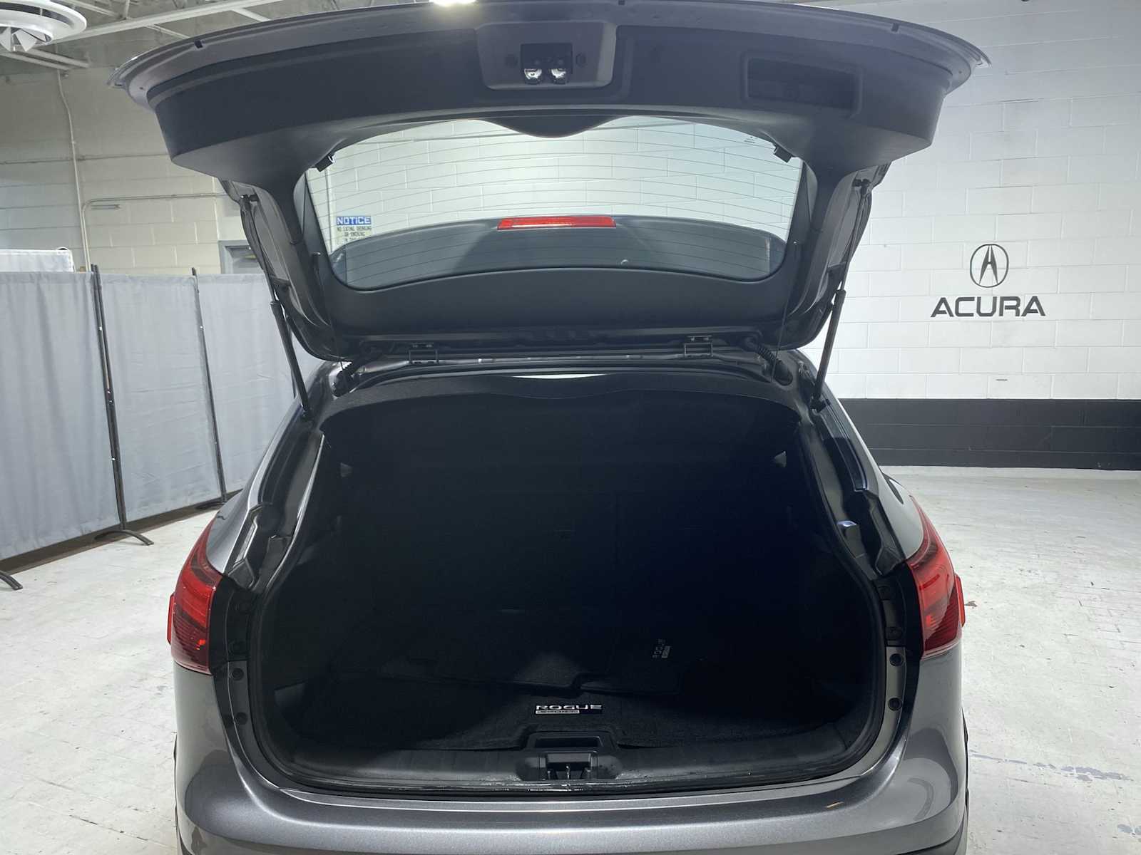 Thumbnail: 2019 Nissan Rogue Sport - 19