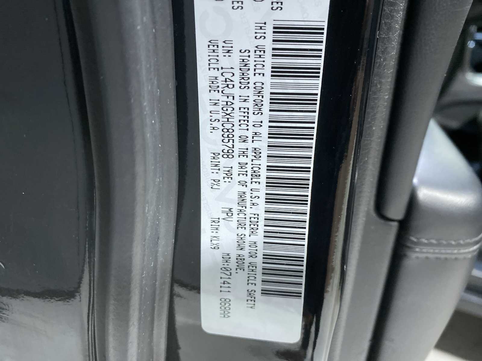 Thumbnail: 2017 Jeep Grand Cherokee - 21