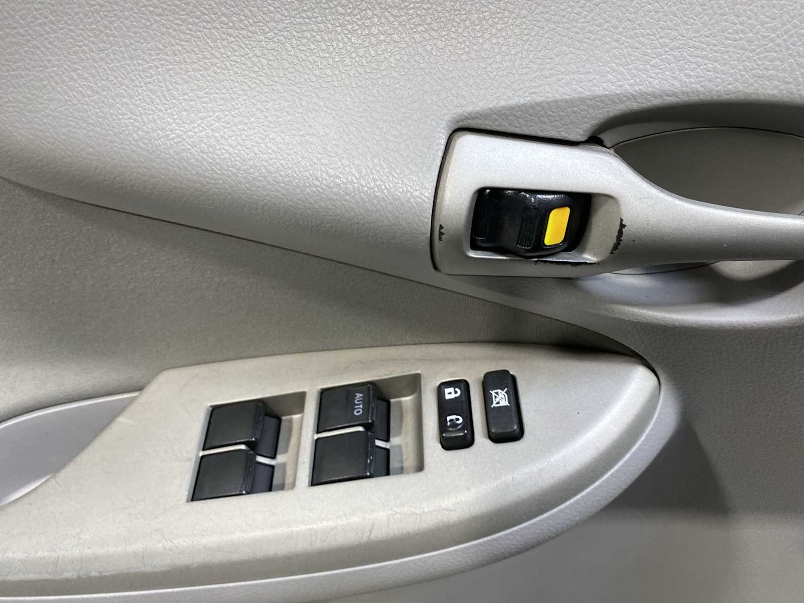 Thumbnail: 2012 Toyota Corolla - 23