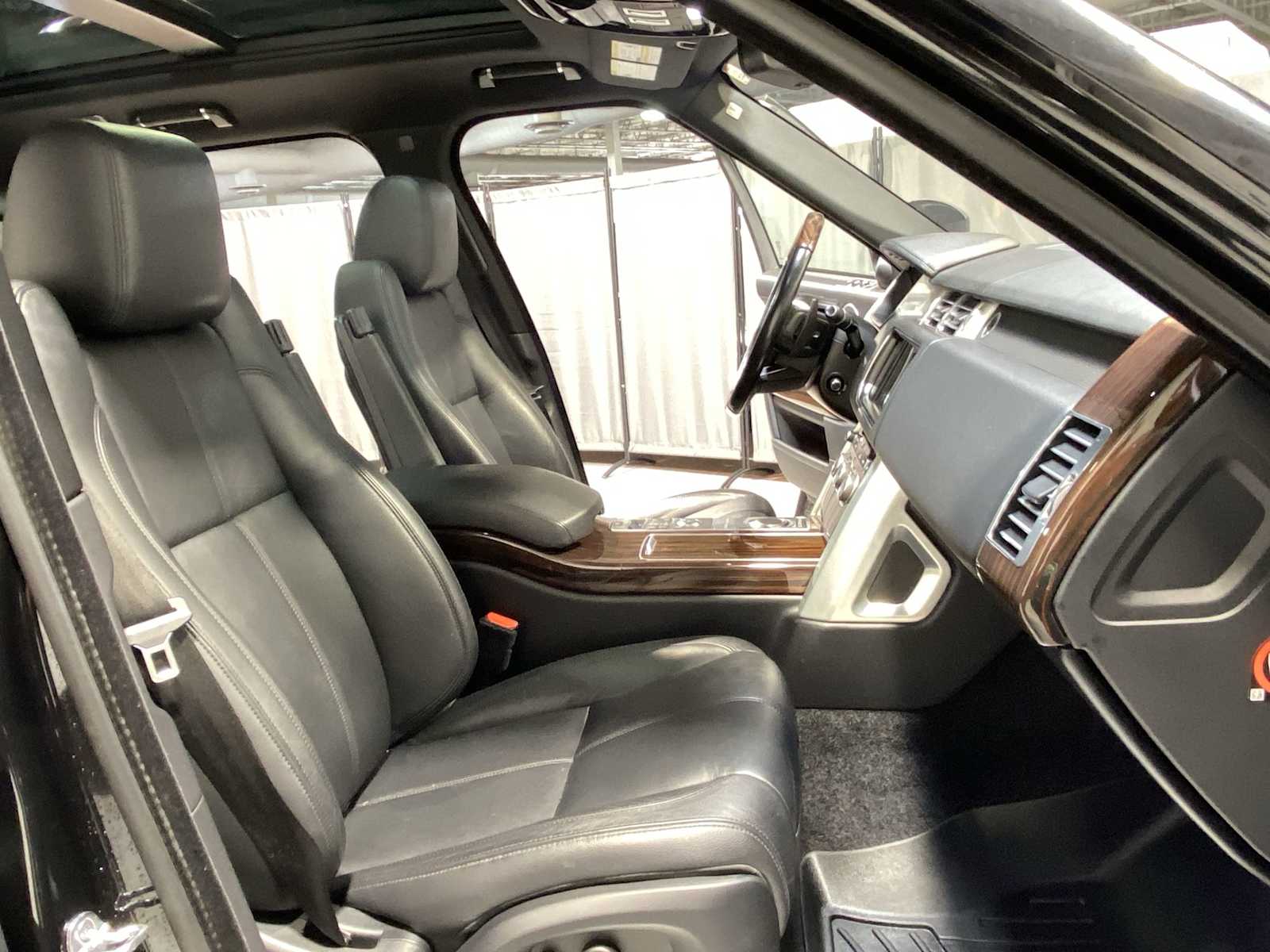 Thumbnail: 2016 Land Rover Range Rover - 14