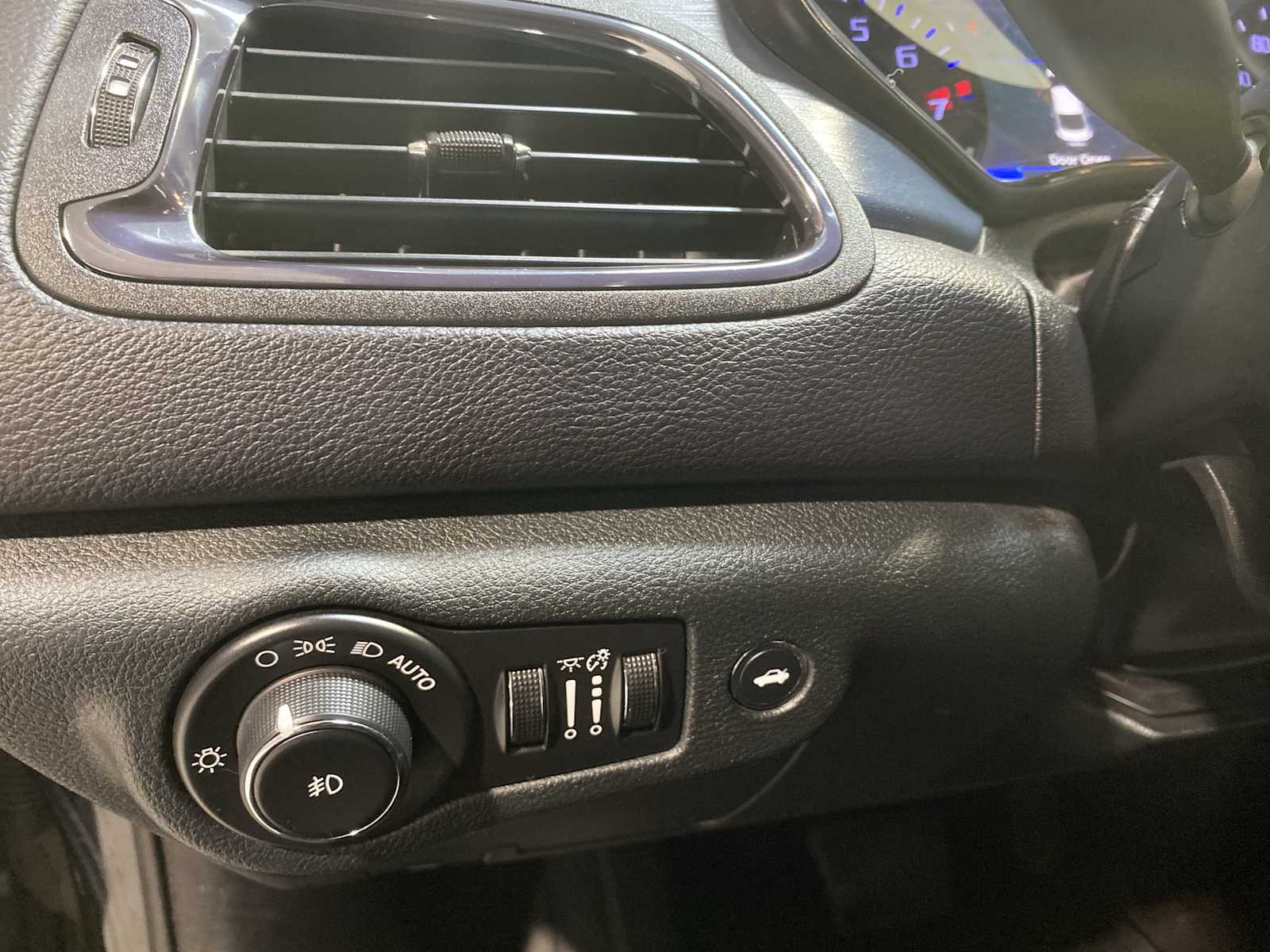 Thumbnail: 2015 Chrysler 200 - 24