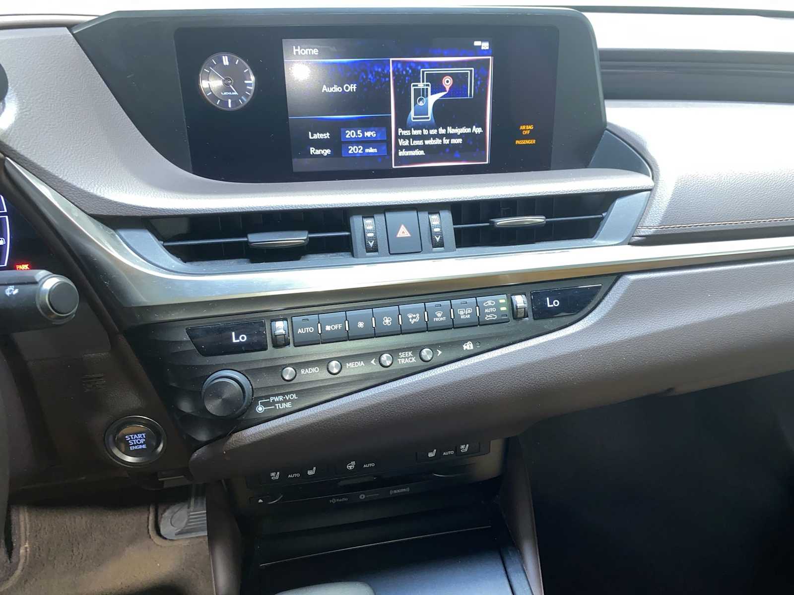 Thumbnail: 2020 Lexus ES - 16