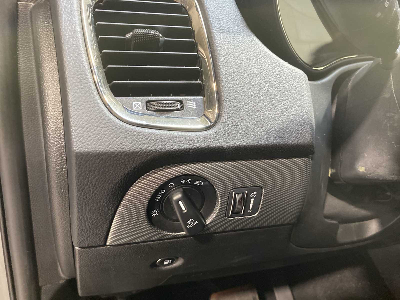 Thumbnail: 2020 Dodge Durango - 24