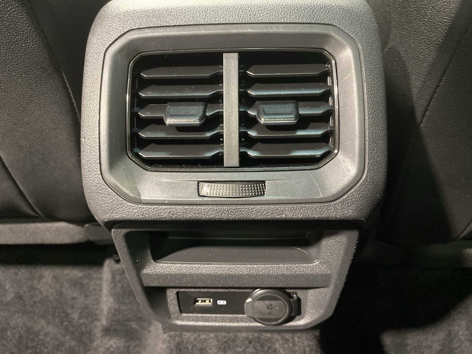 Thumbnail: 2020 Volkswagen Tiguan - 25