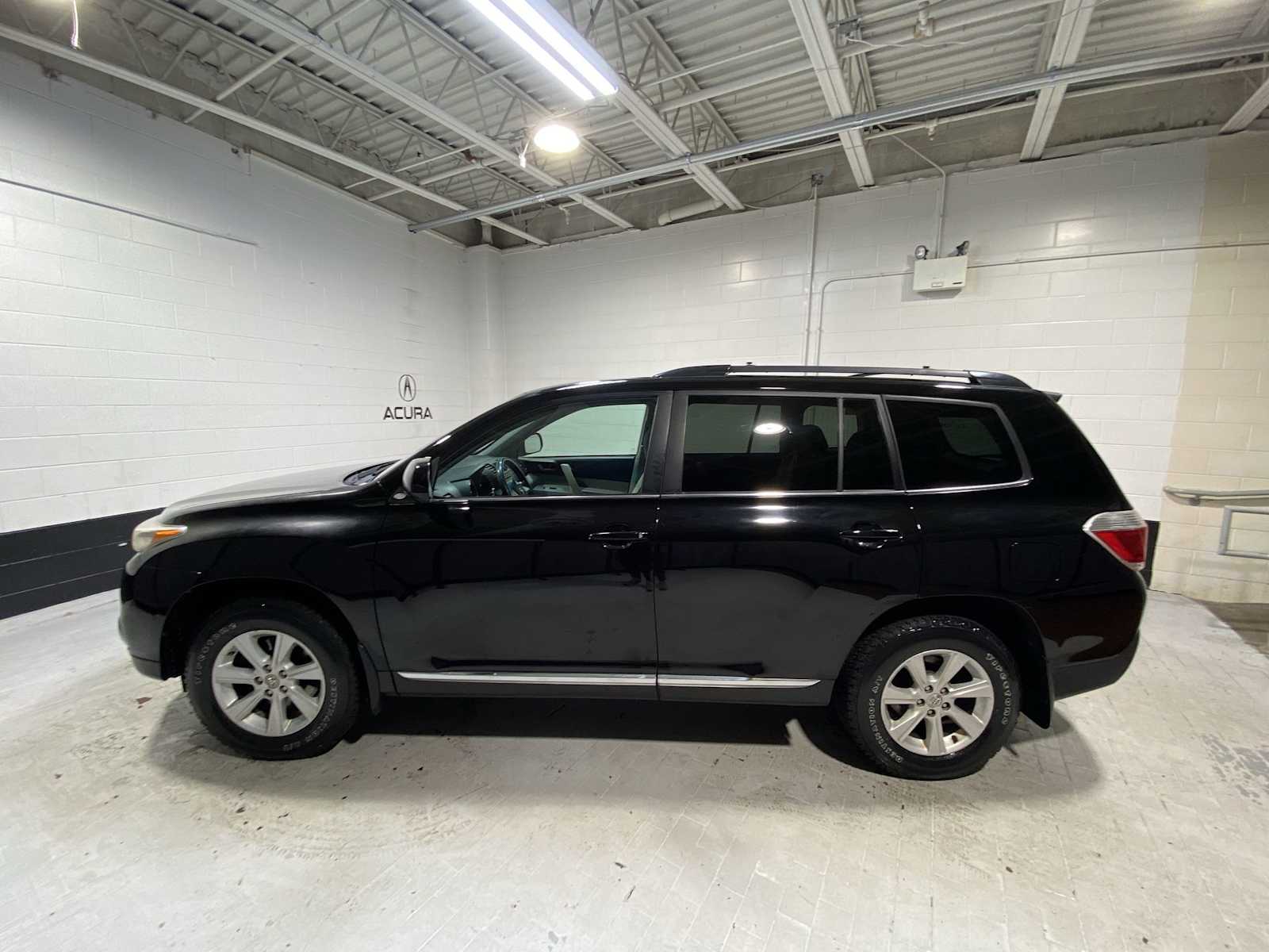 Thumbnail: 2012 Toyota Highlander - 3