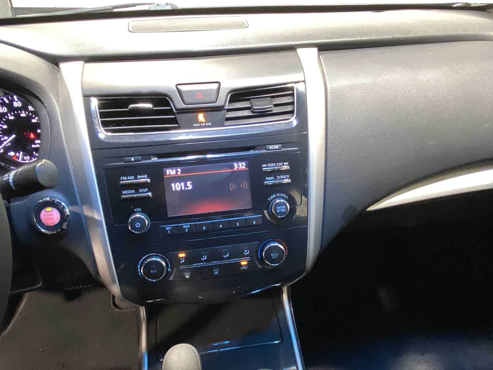 Thumbnail: 2014 Nissan Altima - 16