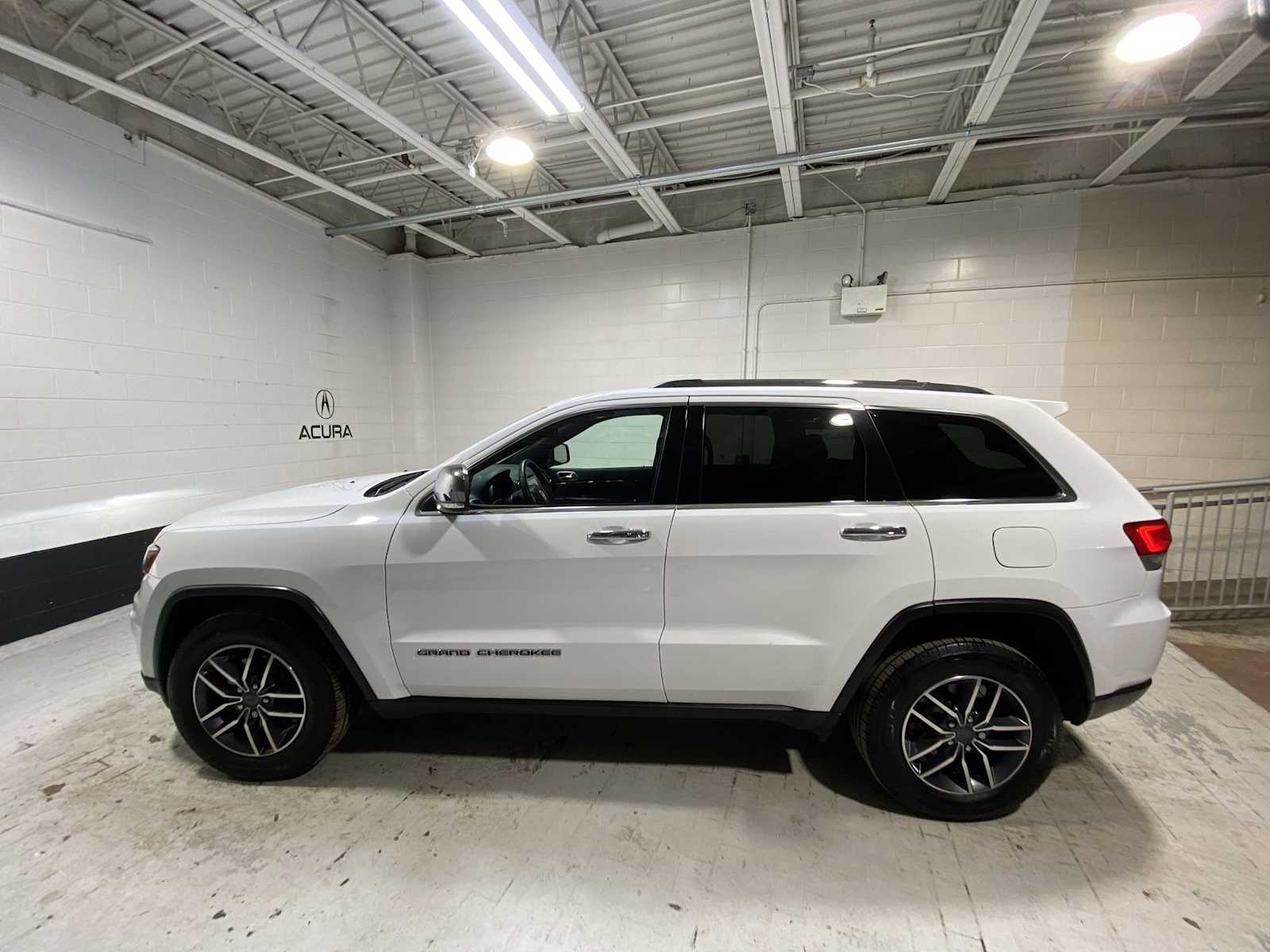 Thumbnail: 2019 Jeep Grand Cherokee - 3