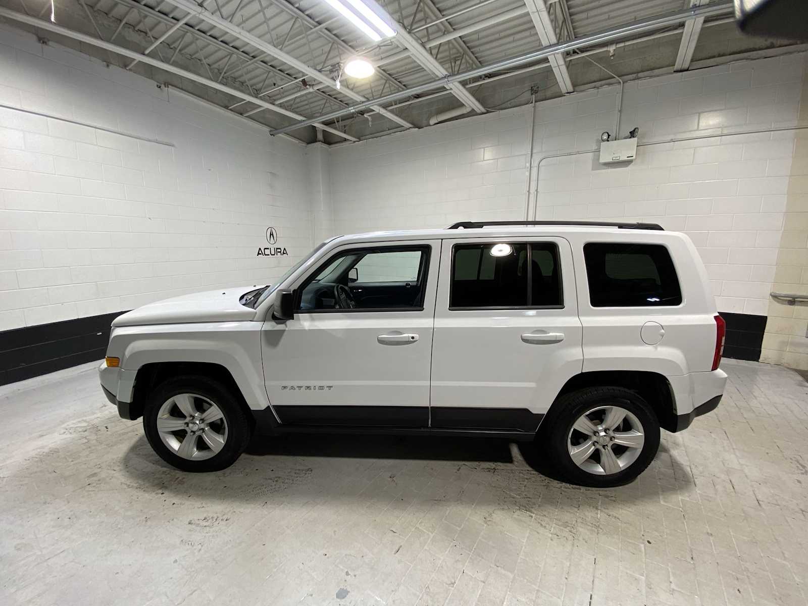 Thumbnail: 2014 Jeep Patriot - 3